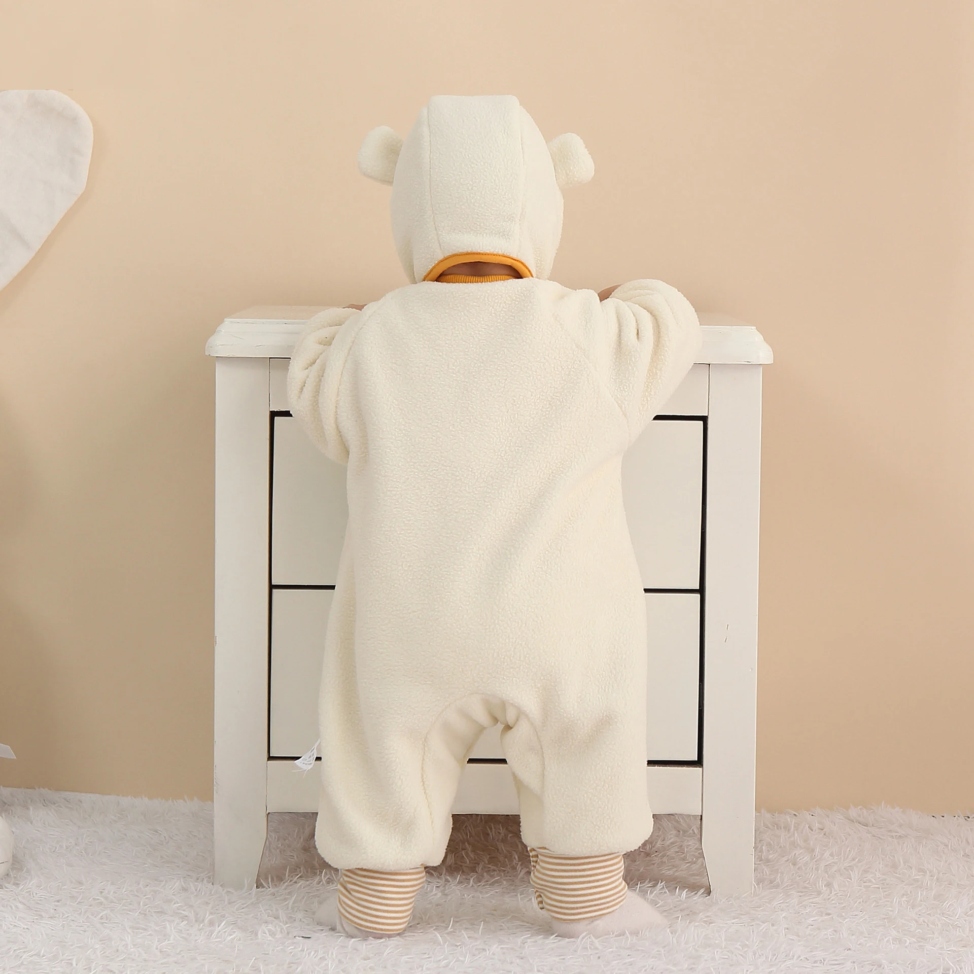Autumn and winter Newborn Baby clothes shaking grain velvet bear baby jumpsuit newborn warm baby rompers