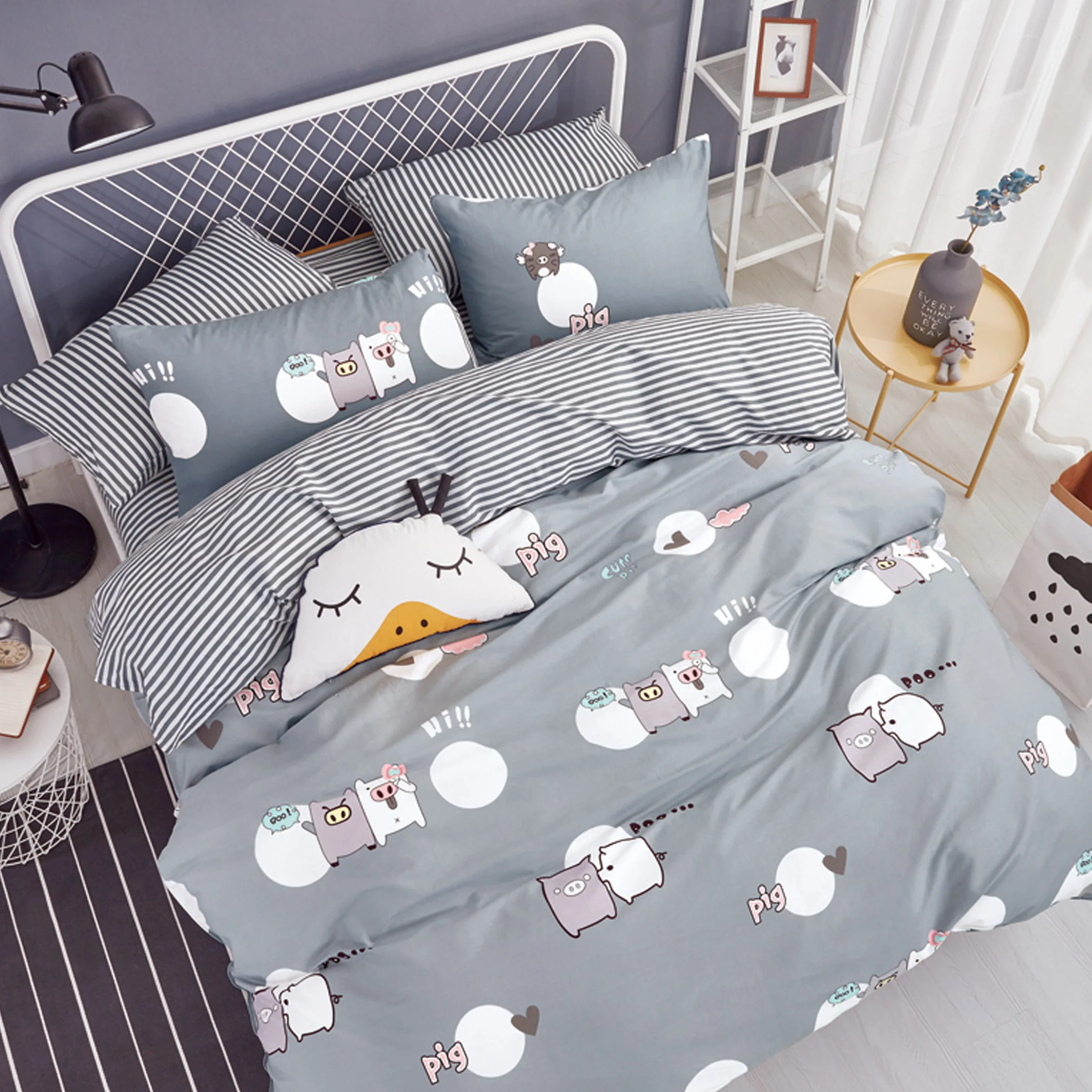 Comfortable 100% cotton kids bed sheet bedding sets with lovely carton design bear pig printed