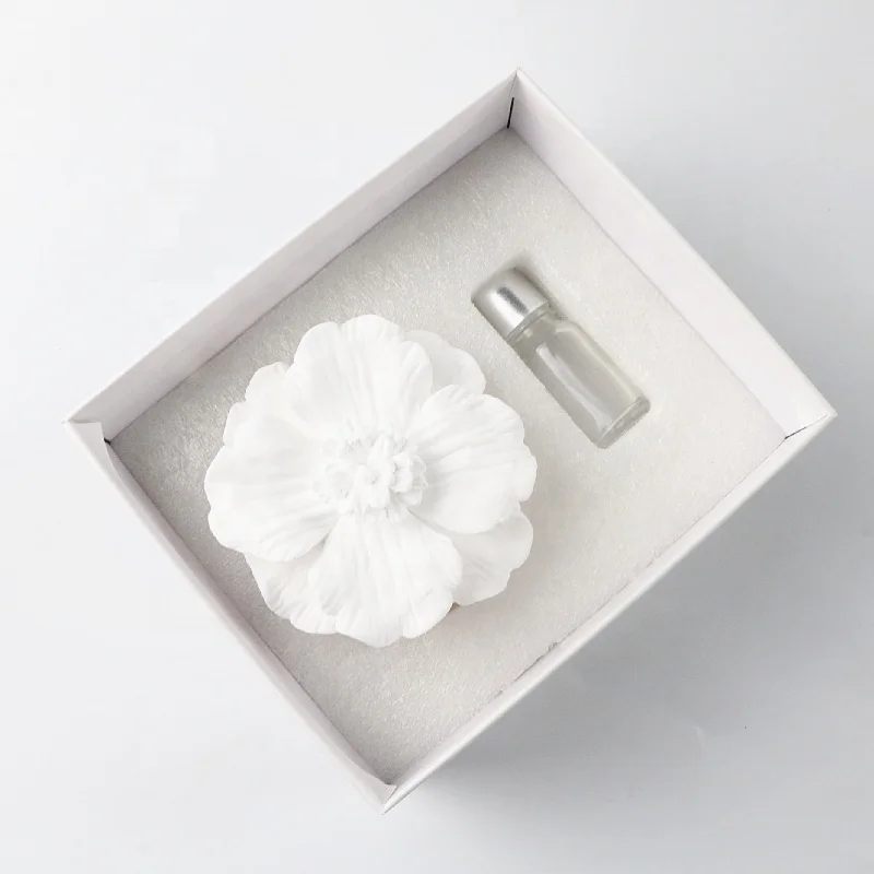 Wholesale Home Decoration Aroma Air Freshener Wood Base White Scented Ceramic Flower Porcelain Fragrance Essential Oil Diffuser