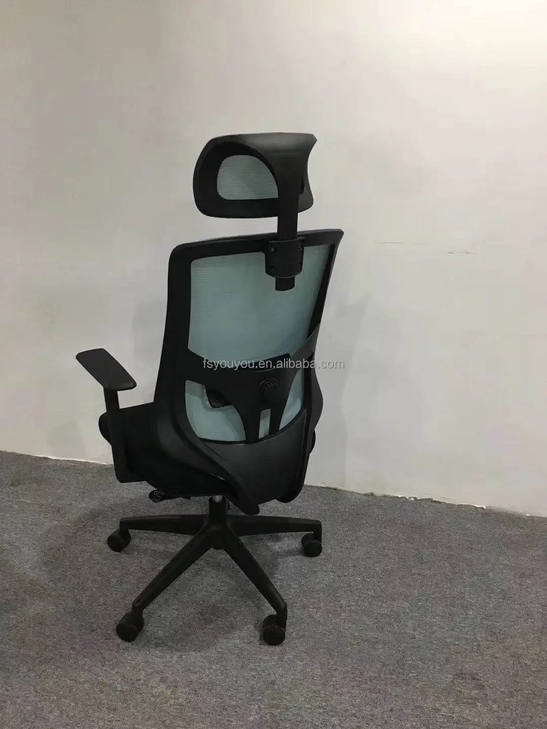 High-Back Executive Boss Office Chairs Modern Design Style White Frame Black Mesh Fabric Lift Chair Popular Executive Chair