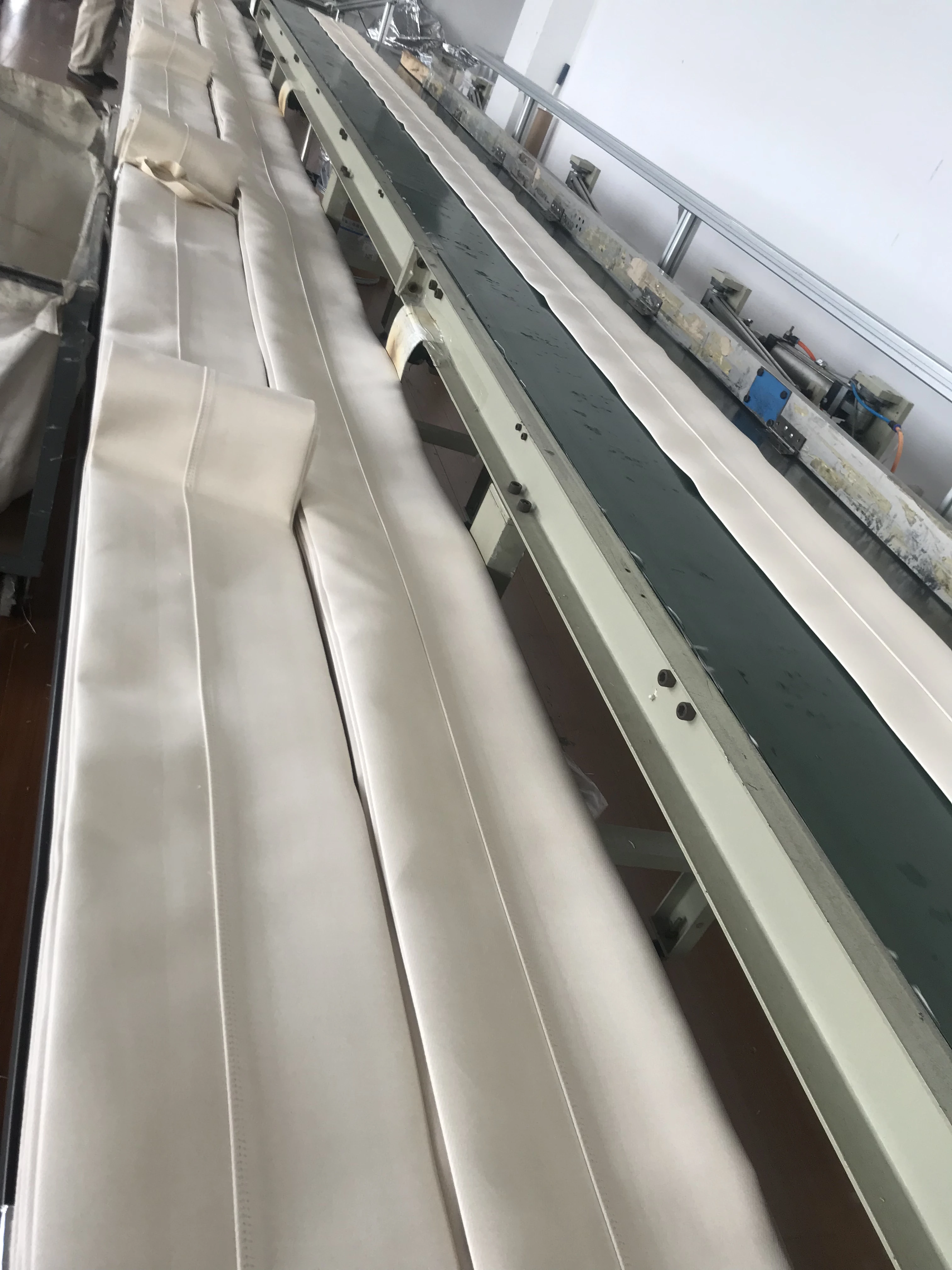 Dust air filter bag glass fiber needle felt 1.8-2.5 mm high temperature resistance used for dust removal and filtration