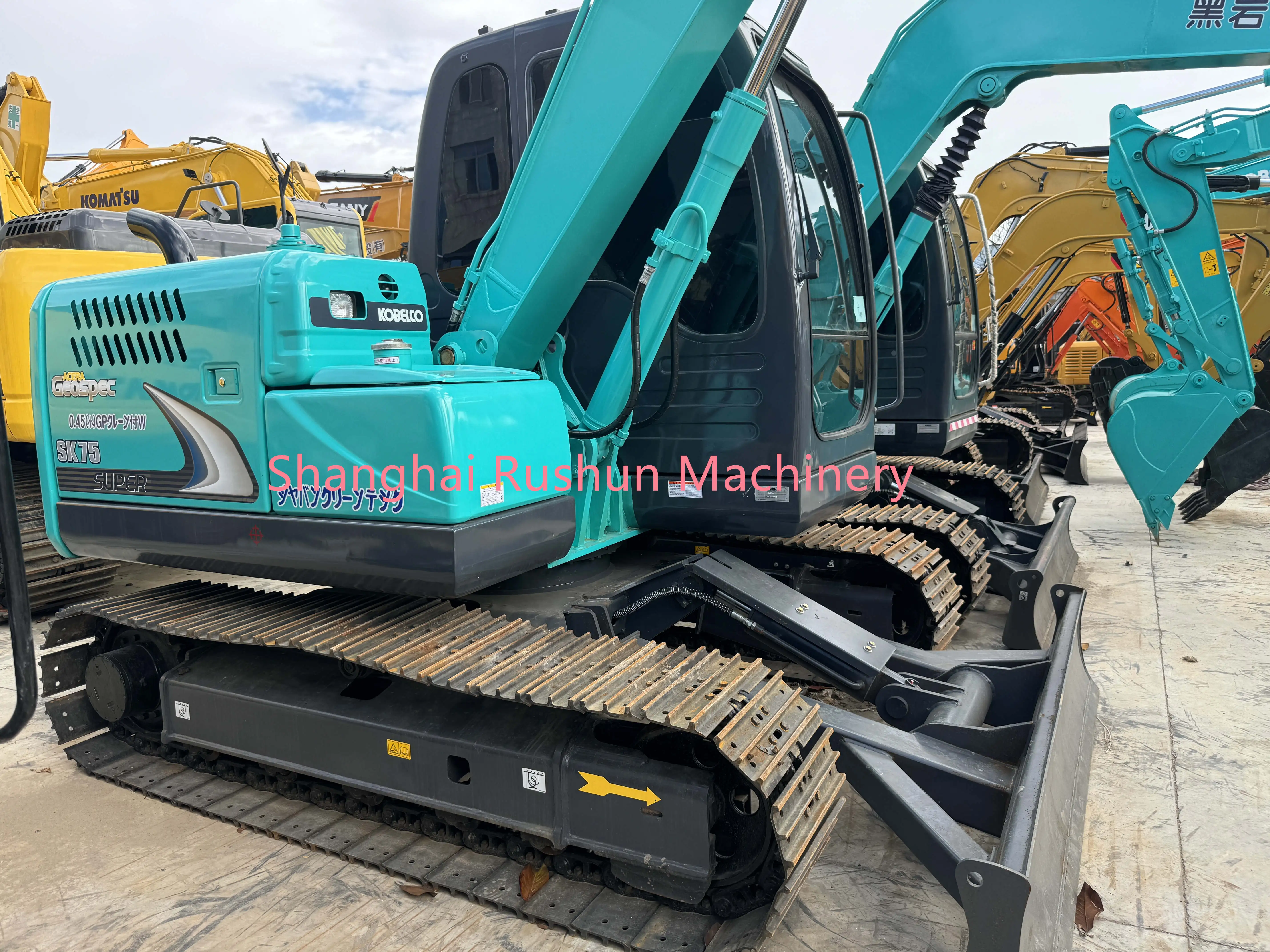 Good quality, low price for sale Kobelco 75 small used excavator