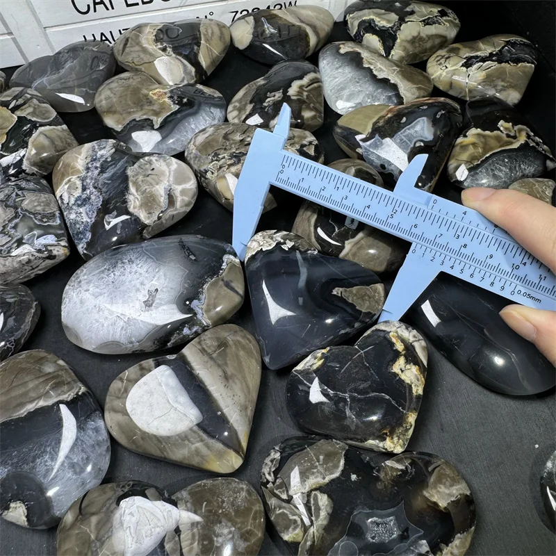 Natural Wholesale Price Crystal Worry Stone Volcanos Agate Heart Fluorescence Agate  For Healing