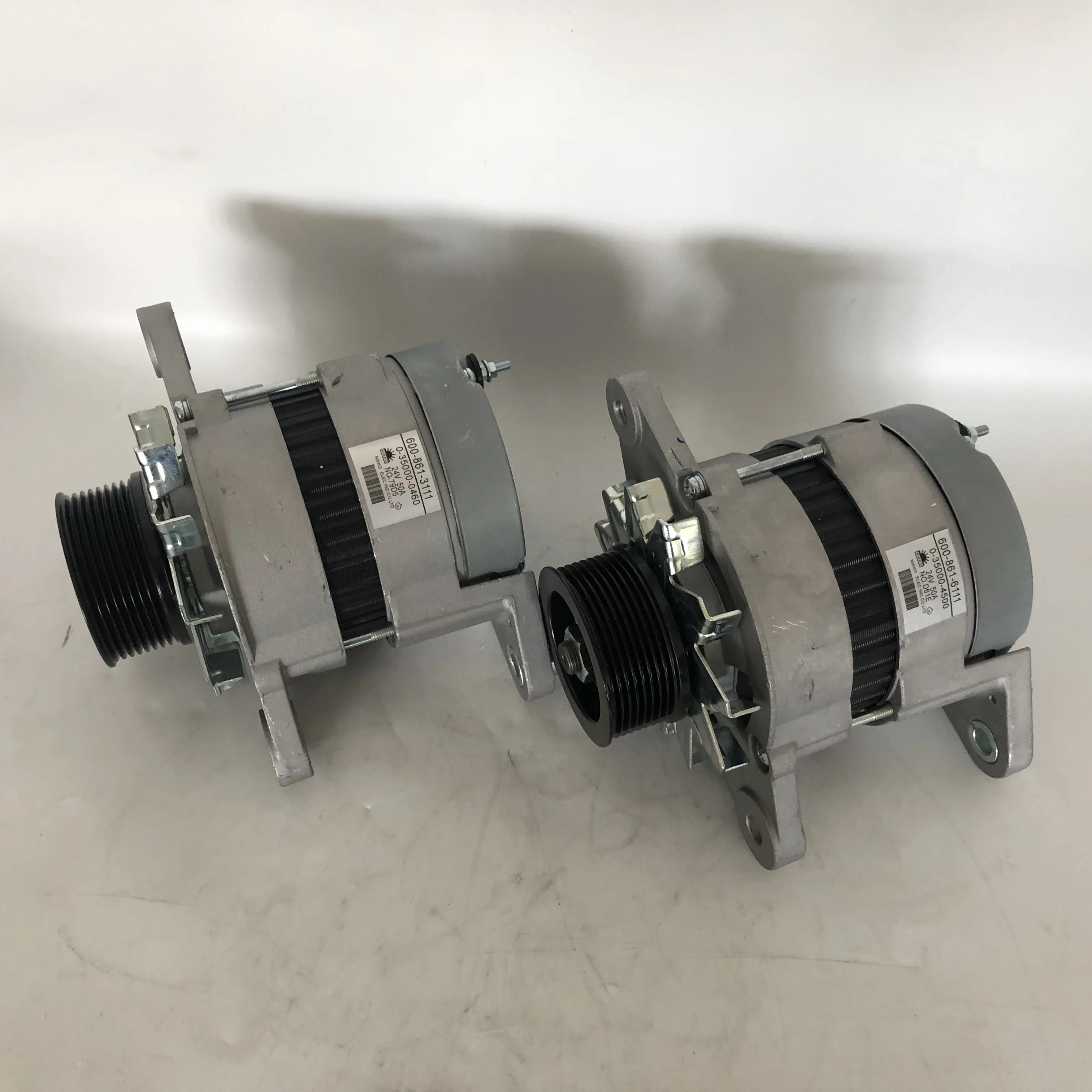 Новый генератор 600-861-3111 6D114 для экскаватора PC200-6 PC200-8