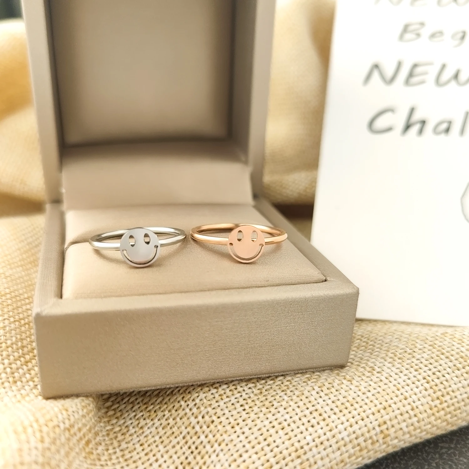 Japanese and Korean version of the smiling face ring female simple sweet and cute creative thin tail ring