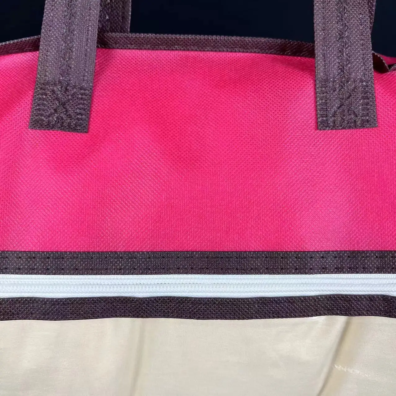 Wholesale Recyclable Packaging Pillow Interior Zipper Bag With Handle