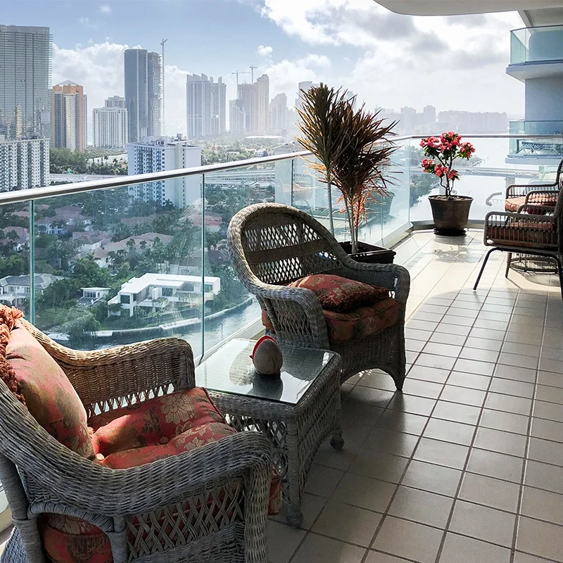 Factory Price Top Sale Indoor Outdoor Stainless Steel Post Balcony Balustrade U Channel Glass Railing Led Light Deck Guardrail