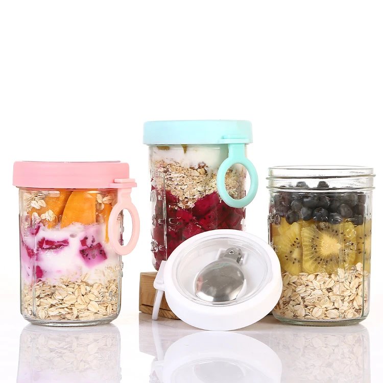 Factory price Stock 12oz glass food storage jar with colored lid and stainless steel spoon Overnight oats Mason jar