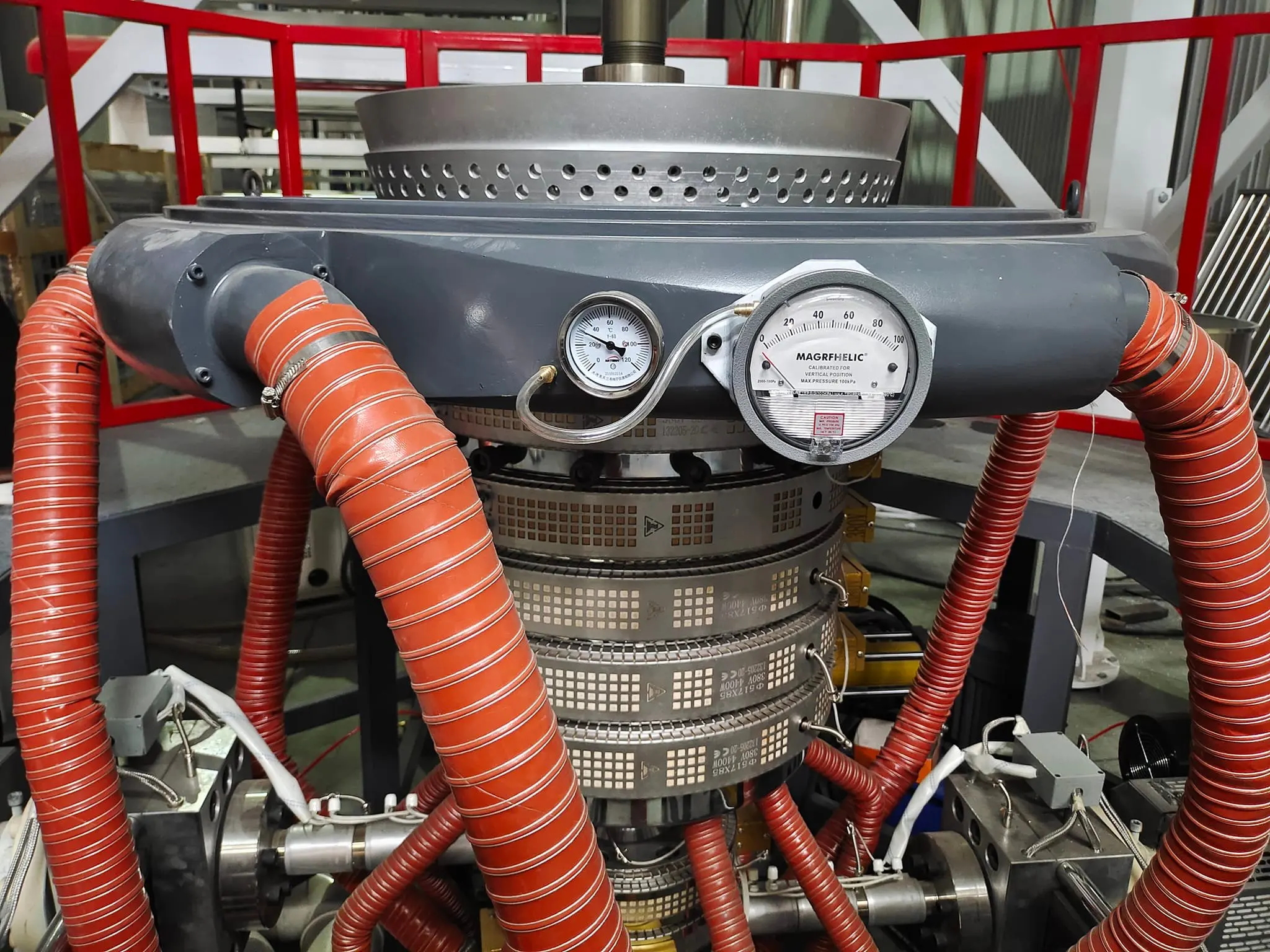 Меньше отходов, высокая Выходная трехслойная производственная линия ABC-выдувной пленки