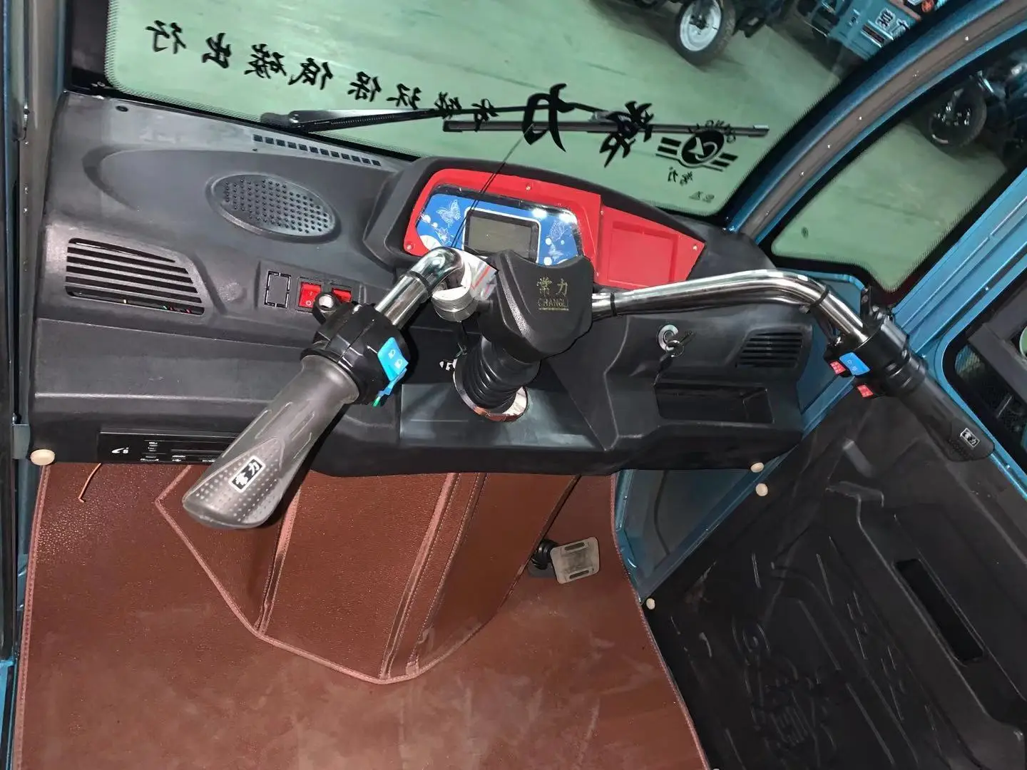ChangLi 1000W 3-Wheel Motorized Double-Row Cargo Truck Tricycle with Crew Cab Closed Body for Passenger Nigeria Delivery Sale