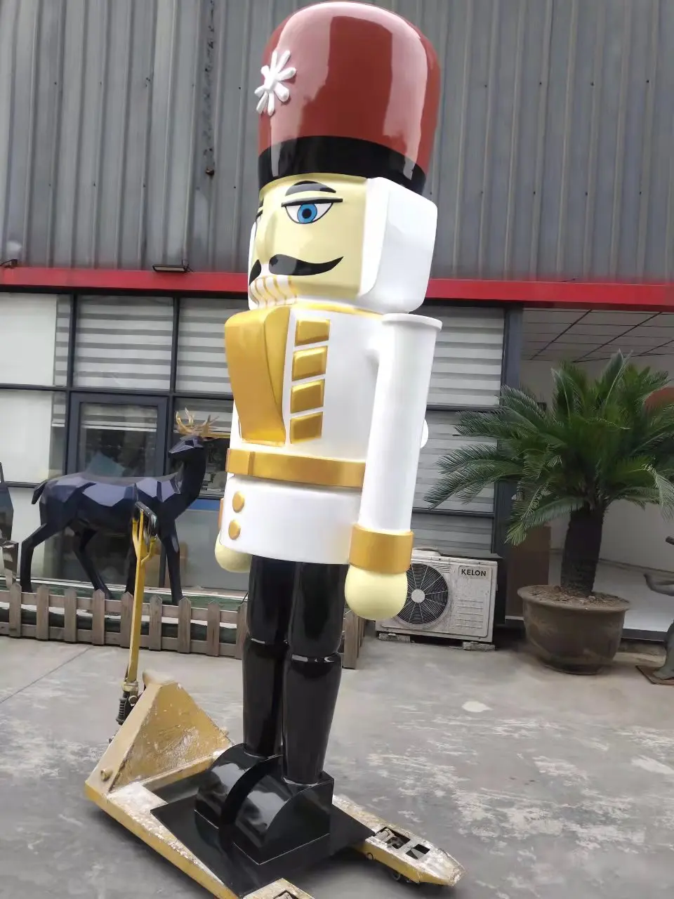 Colorful nutcracker soldier fiberglass life size statue window display Christmas home decor classic figure art human sculpture