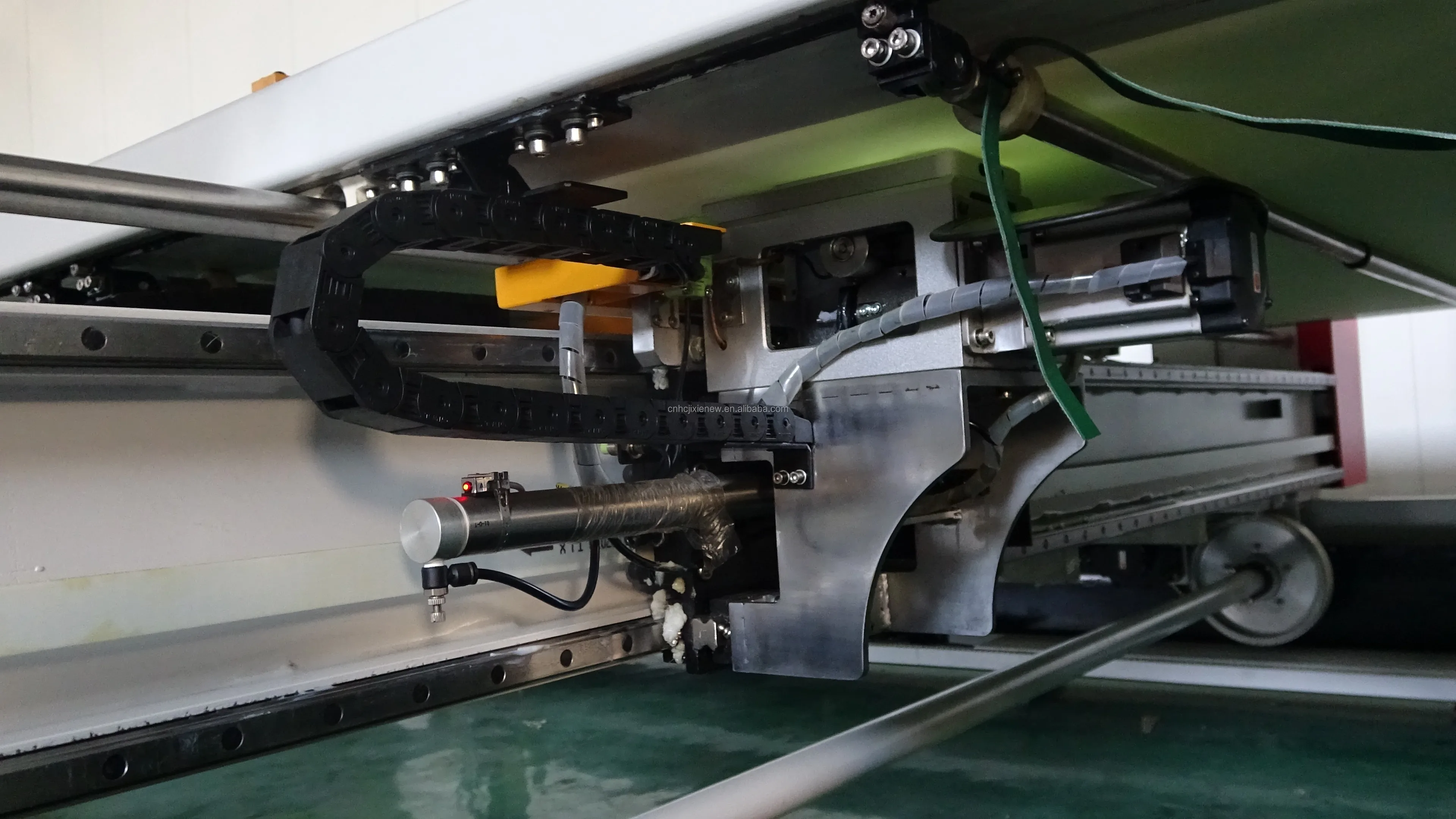 Single needle embroidery machine: textile fabric embroidery quilting machine