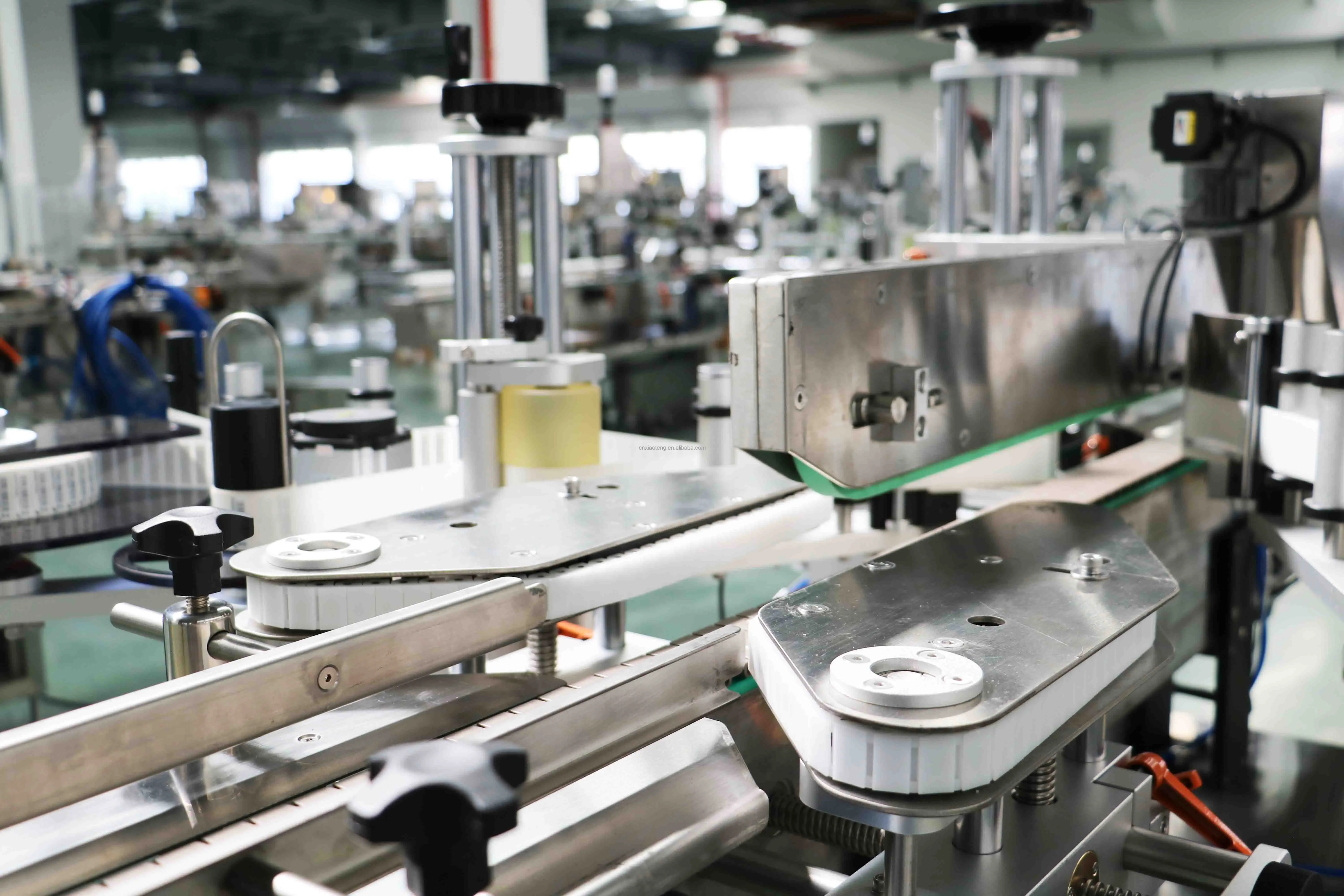 XT-LSA-3 Customized Factory Direct Sale Fully Automatic Top Surface And Double Side Labeling Machine