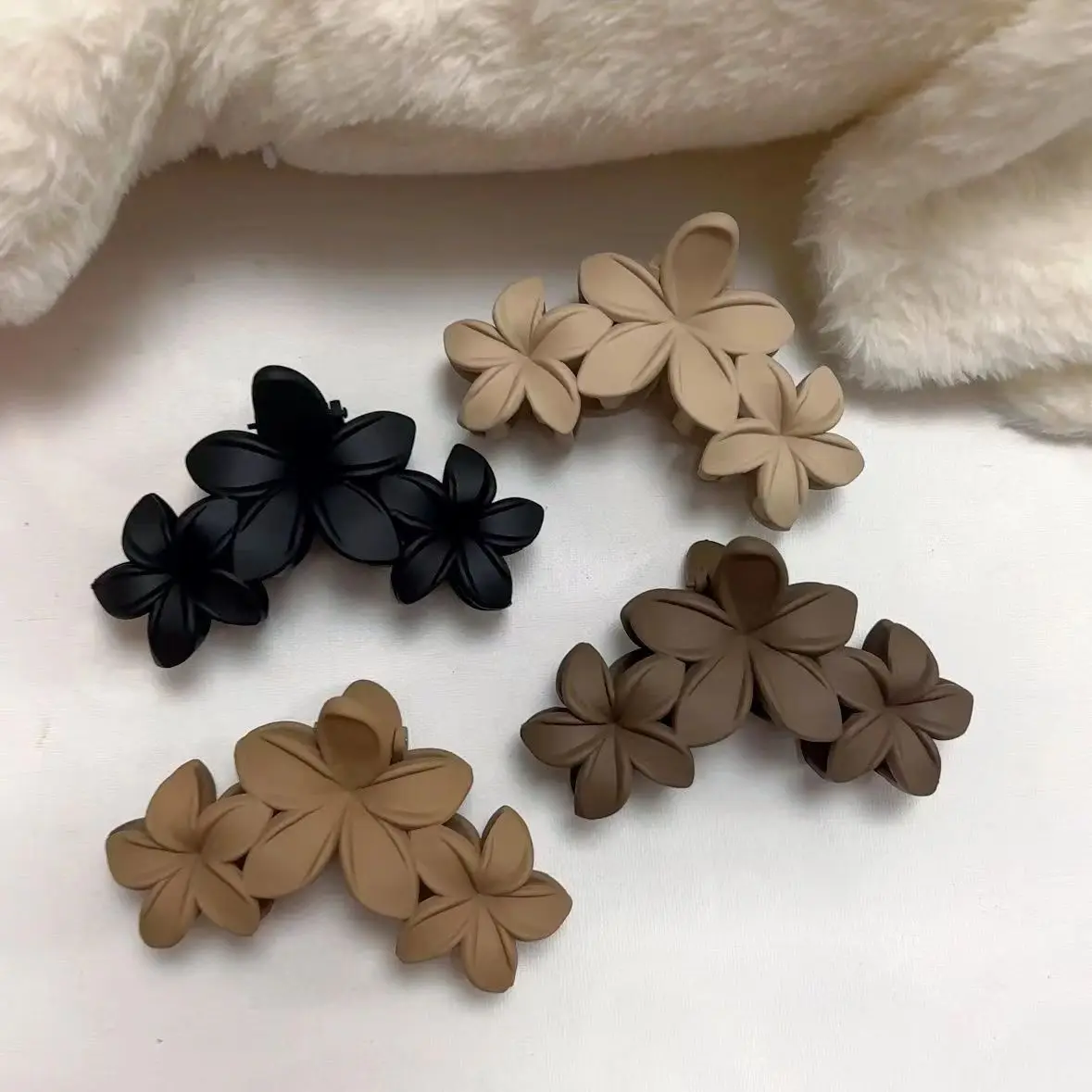 Hot Sale Big Size Claw Clip New Summer Women Flower Hair Claw Clip Solid Color Hair Clamp Wholesale Matte Plastic Hawaiian Beach