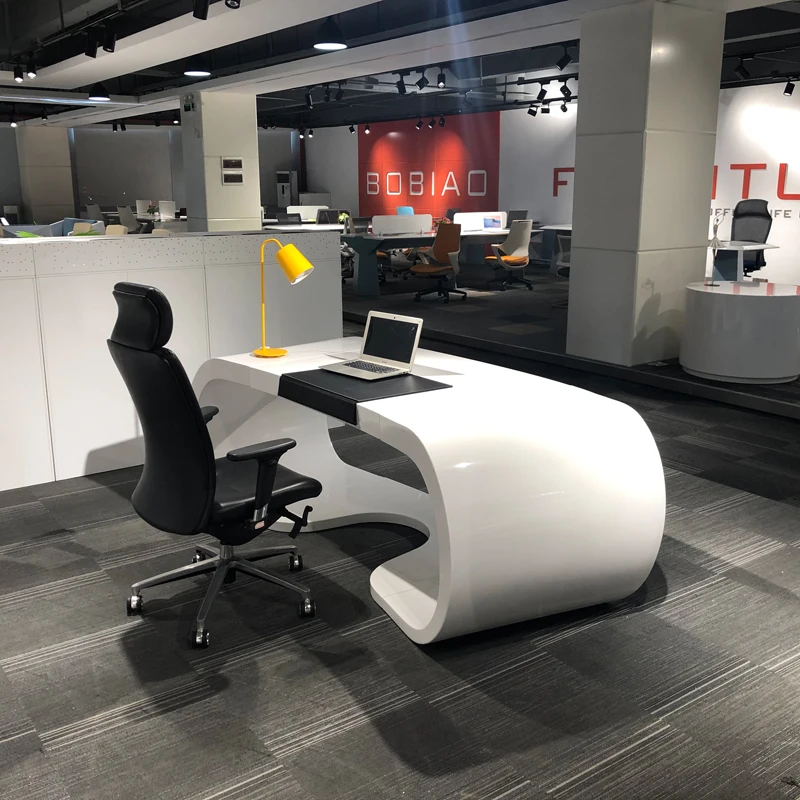 Modern Glossy Executive Office Desks Assembled MDF and Teak Boss Desk with L-Shaped Design for CEO Office or Apartment Use