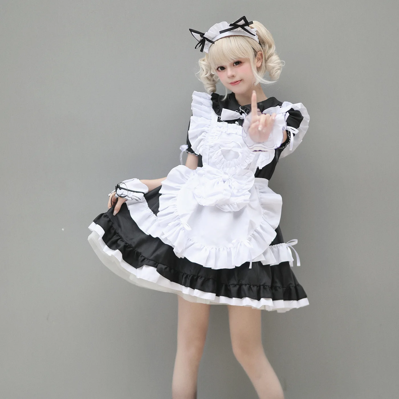 Japanese cute sister Akihabara luxury maid costume COSPLAY