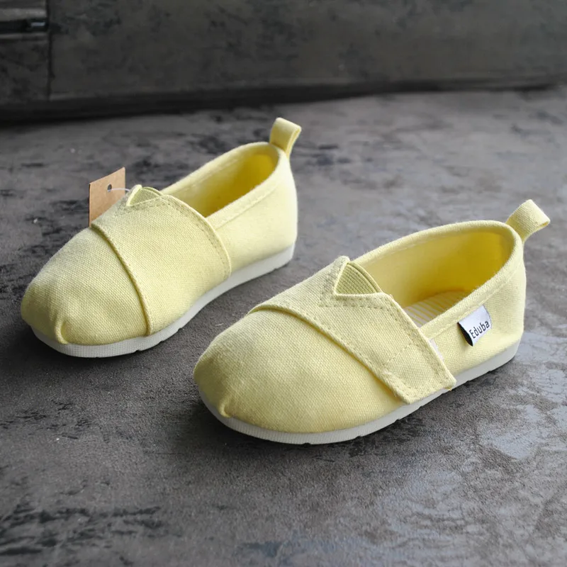 
E07-9 Stock Lot Wholesale Cheap Price Sport Children Canvas Shoes Fashion Cheap Kids Flat Footwear 2 dollars 