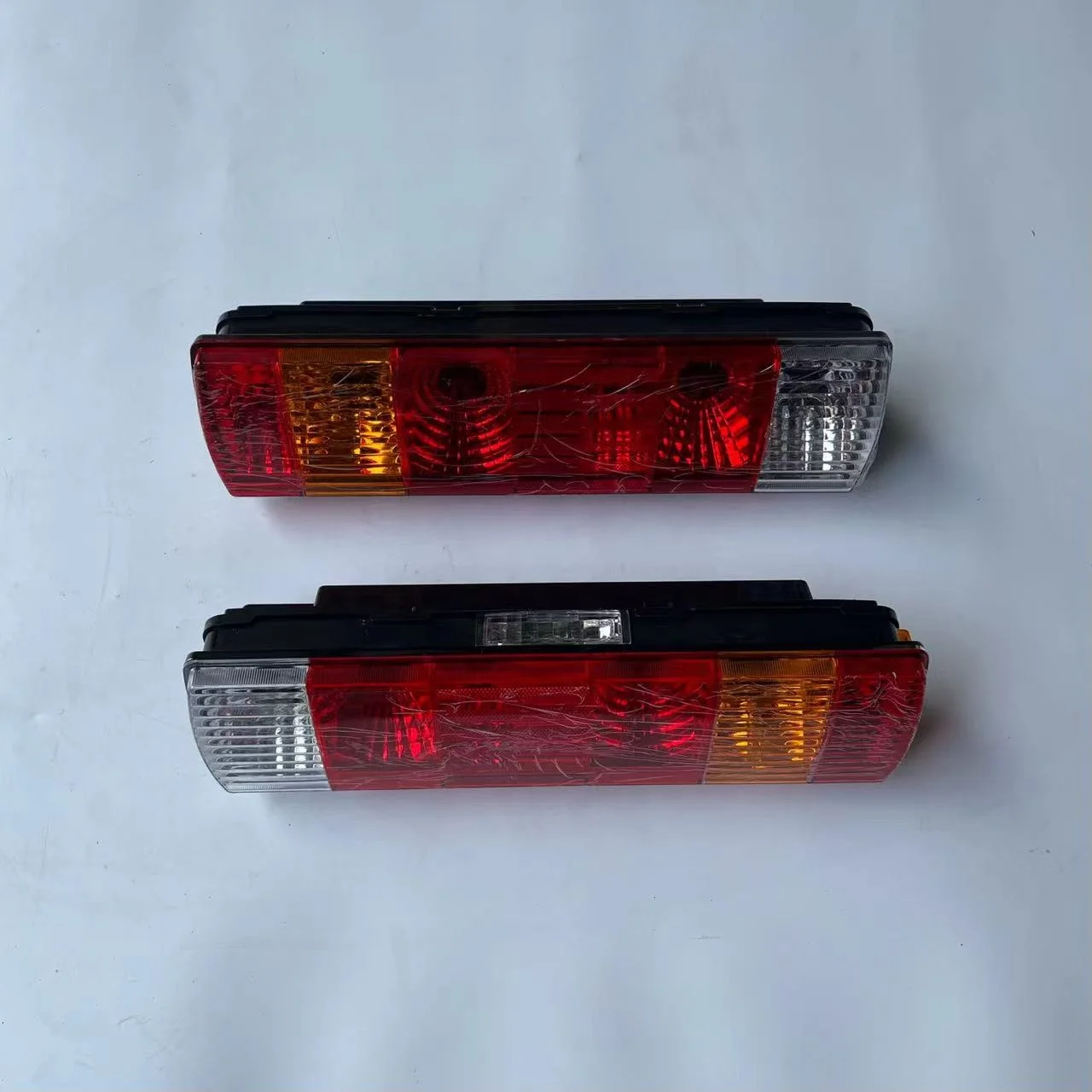 Zoomlion Truck Crane Tail Light Rear Lamp Chasis Brake Light Spare Parts 25V 35V 50H 70 80 100Tons Mobile Crane ZTC550H 700V