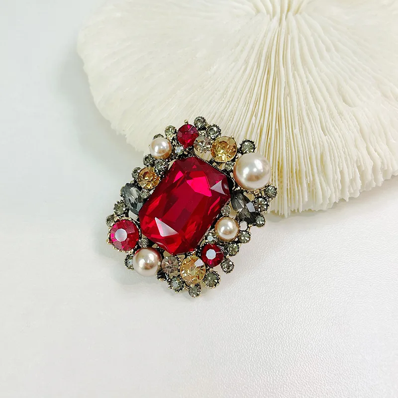 Vintage Luxury Baroque Square Brooches Women Green Red Rhinestone Pearl Crystal Badge Pins Office Party Coat Cloth Accessories