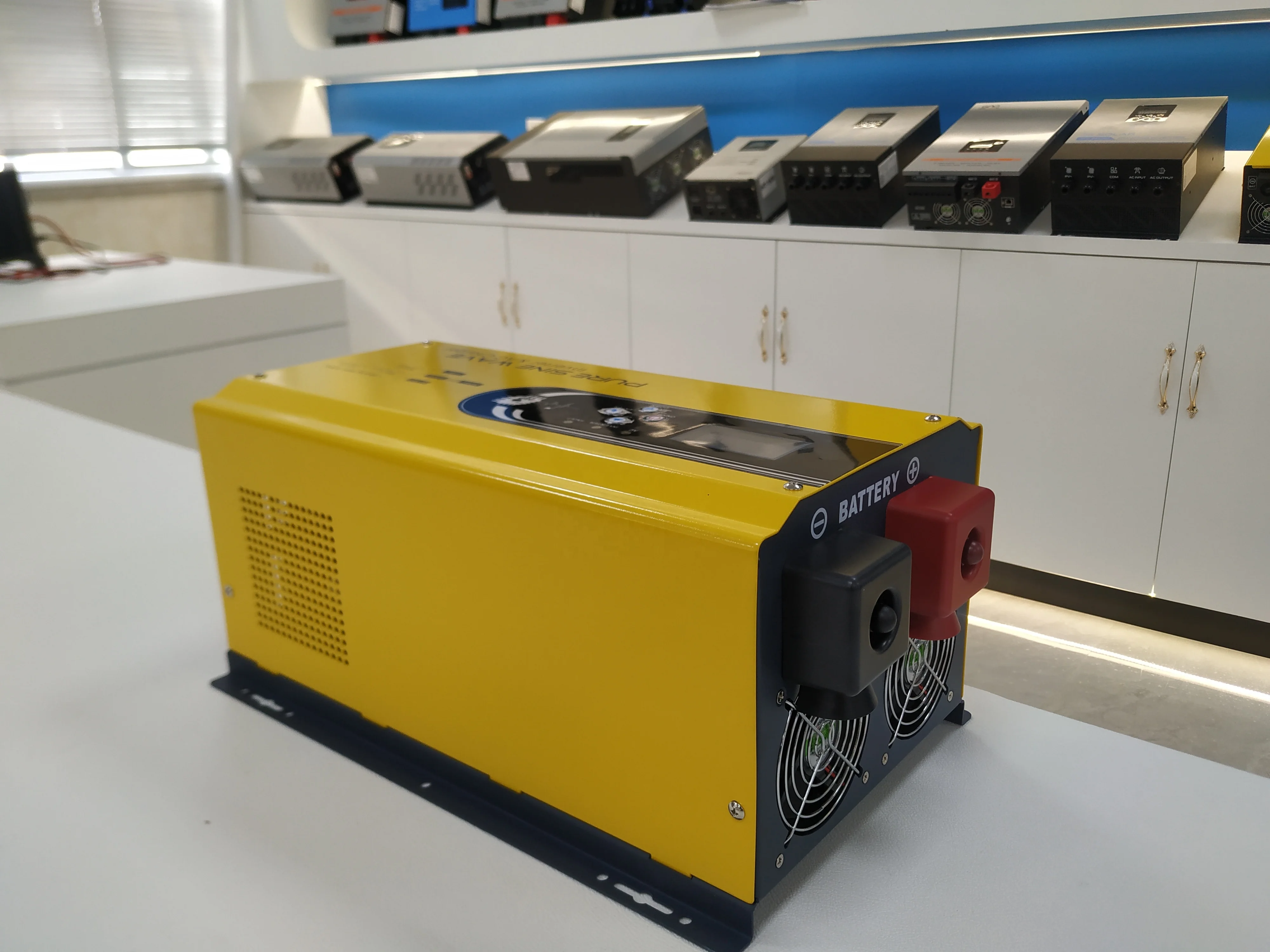 1kw 2kw 3kw 5kw 6kw Power Inverter Solar Pure Sine Wave Inverter 24v 110v 12v to 220v Low Frequency Off Grid Single GI TOP ONE