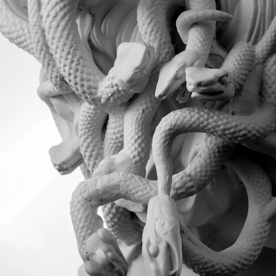 Vietnam Manufacturer 60cm Fluorite Snake Queen Medusa Composite Statue Custom Designed Folk Art Colorful