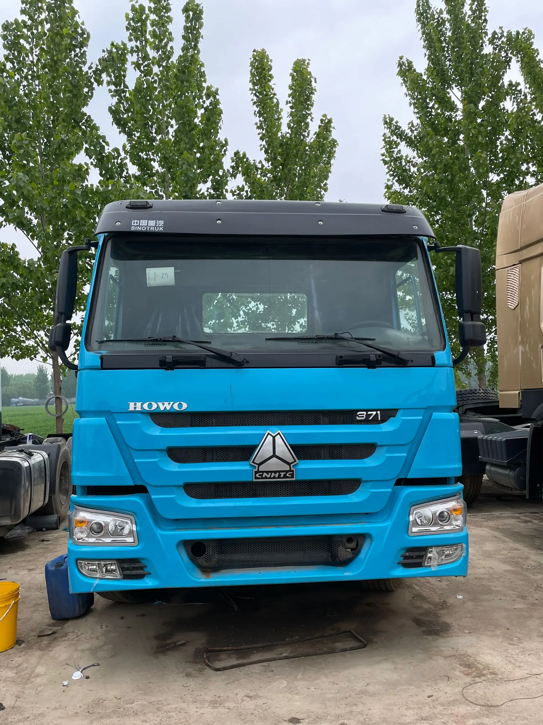 
used Howo second hand tractor head truck 