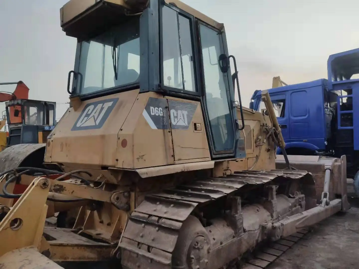 Прочный Подержанный оригинальный бульдозер Cat D6G из Японии во дворе для