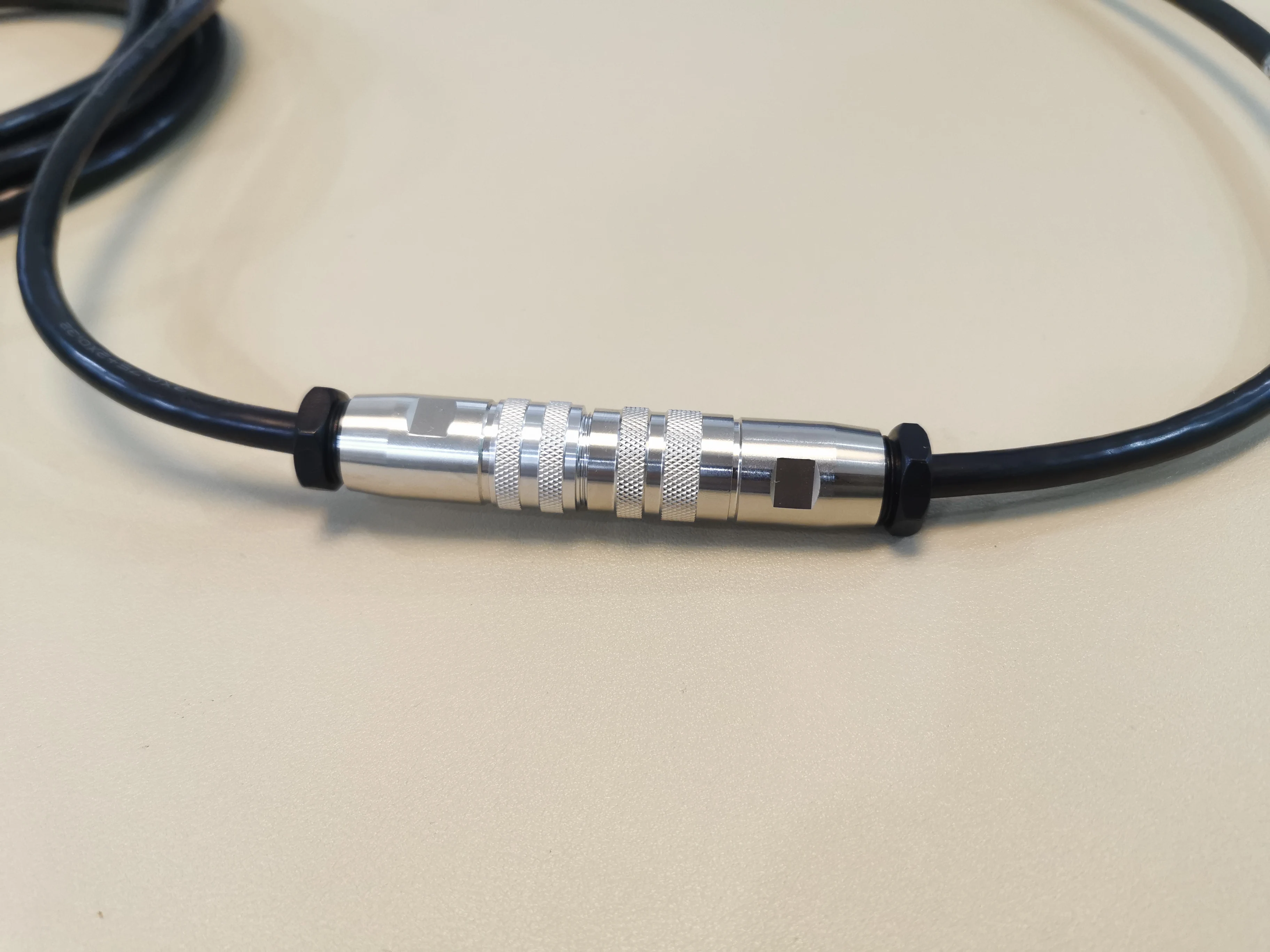 Красно-белый аисг 5 м кабель с разъемами IP67 Номинальная мужской 8-контактный разъем 8 pin, красно-белый управление двигателем Кабельные соединители