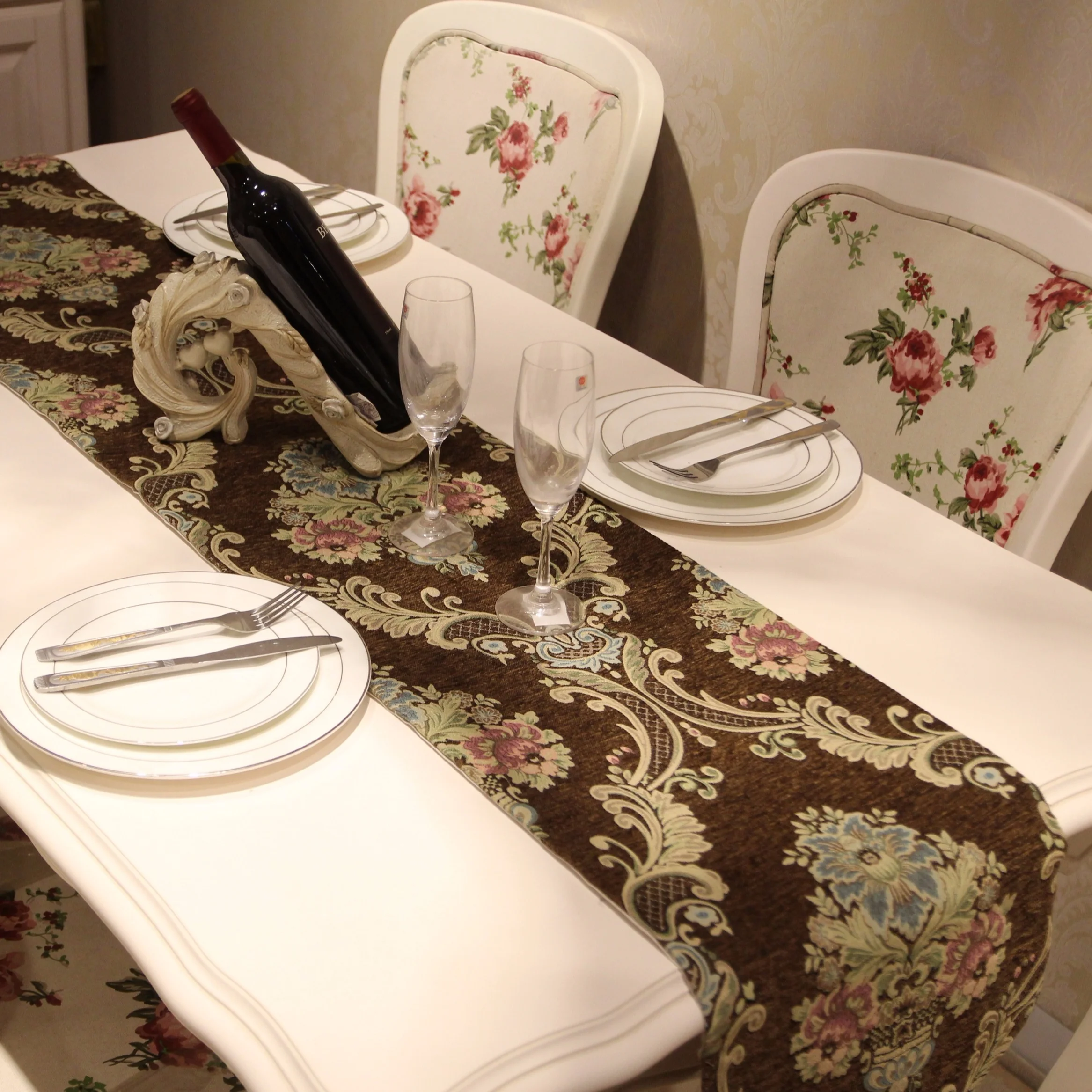 Wholesale European-style luxury yarn-dyed cloth Christmas decorative table runner for home hotel