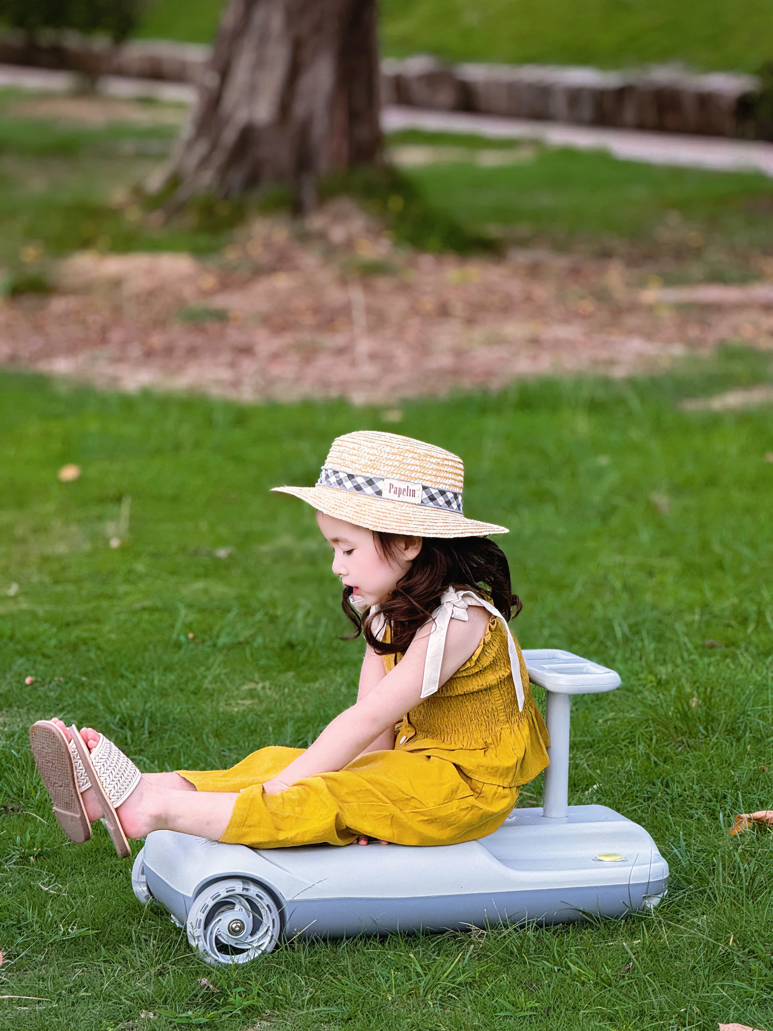 Wholesale Cute Kids Outdoor Ride on Electric Slide Toy Car/Baby Swing Car Plastic Toy with Cute Design