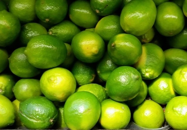 Vietnam Fresh Citrus Fruit -  Premium Fresh Fruit Green Sour Taste Seedless Lemon Lime For Beverages Juice Drinks