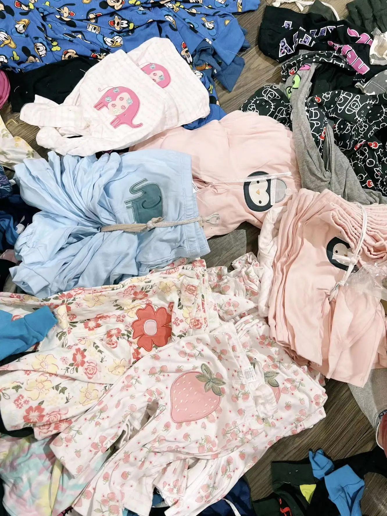 Stocks surplus wholesale Branded other apparel overruns Baby leggings Baby Pants stocks