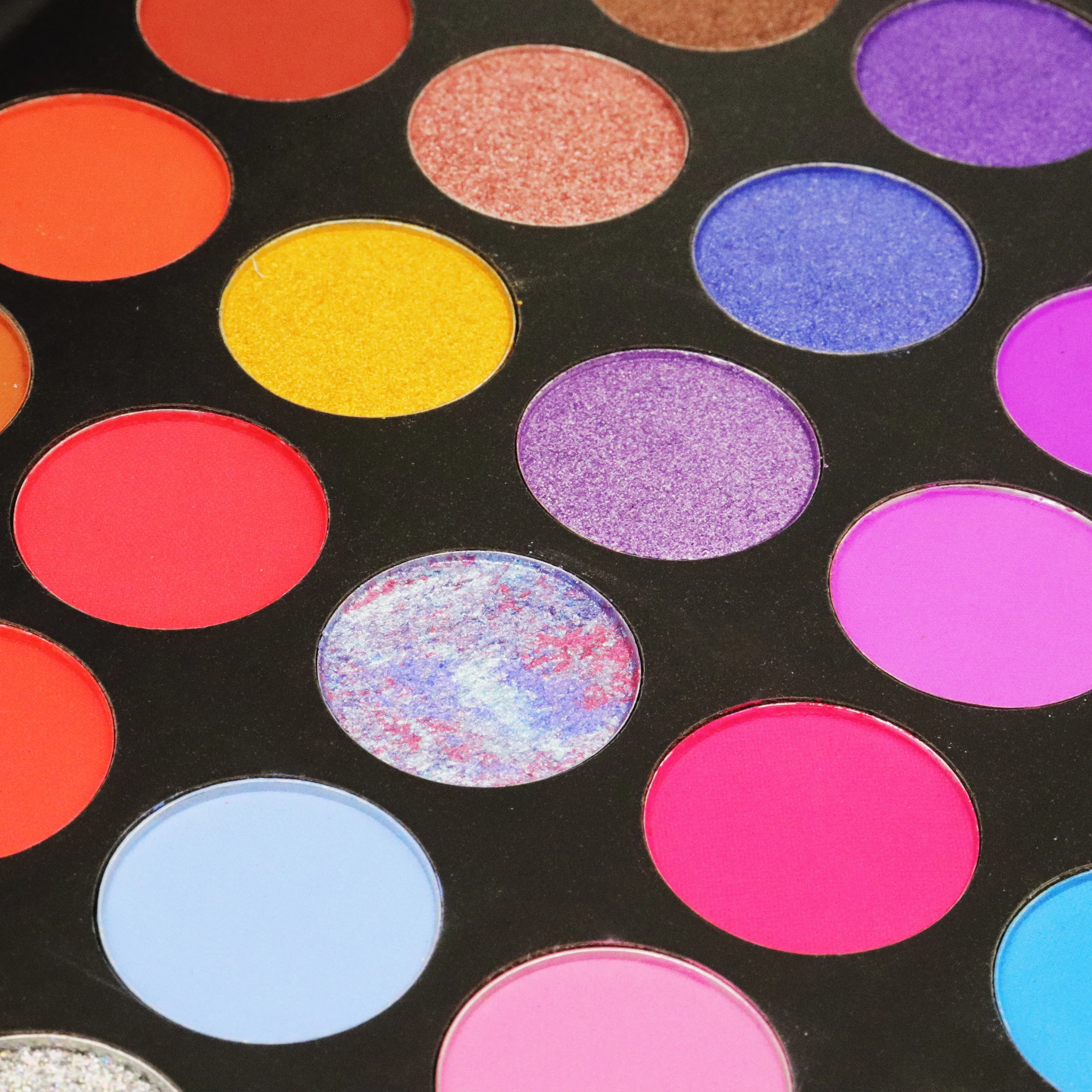 Custom Logo 35 Colors Glitter Eyeshadow Palette High Pigment Vegan Cosmetics OEM Eye Shadow Palette