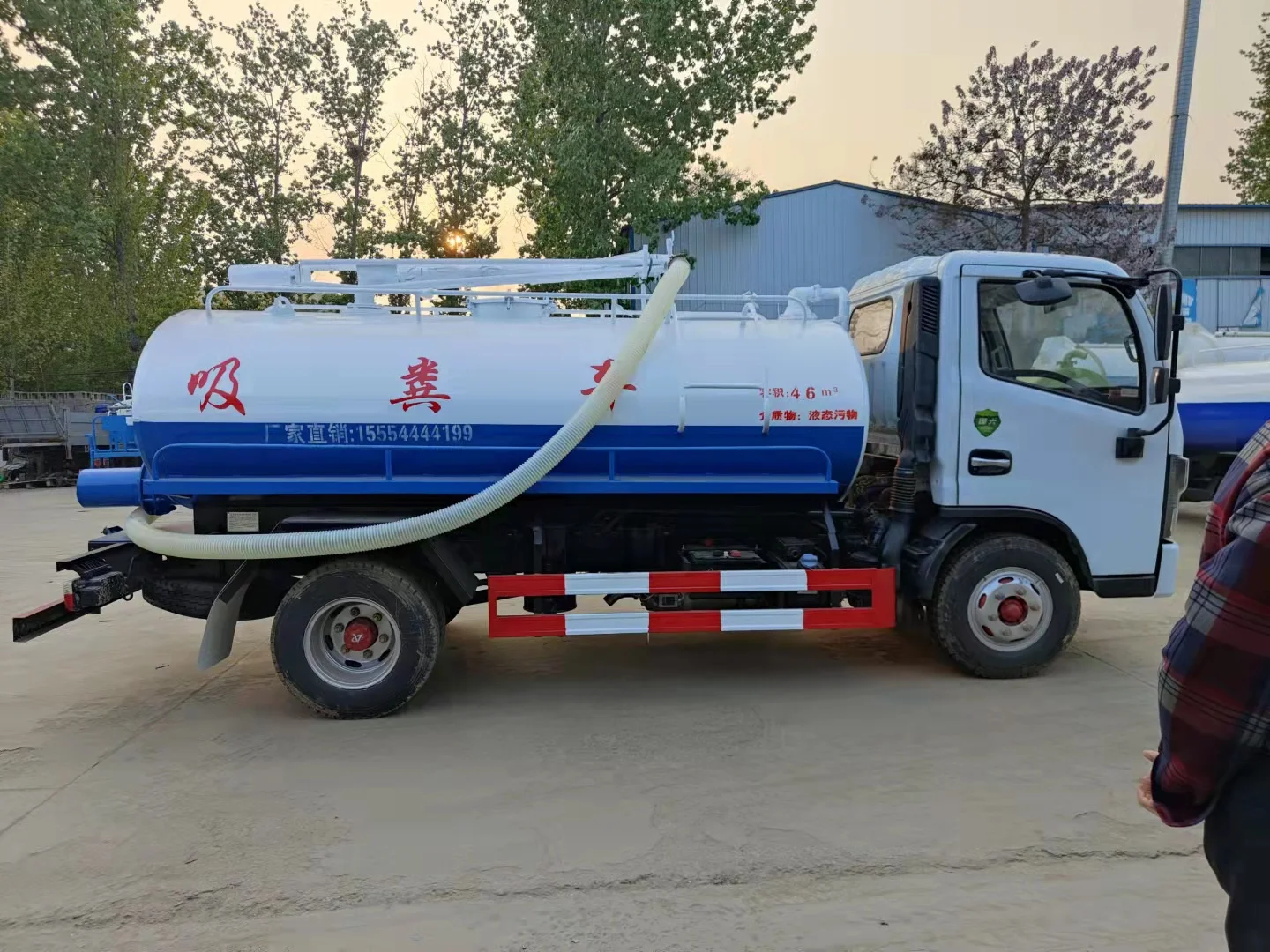 Mobile three wheeled suction truck, agricultural vacuum suction truck, environmental sanitation manure transport vehicle