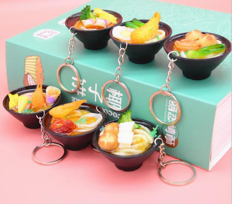 Hot selling new 3D PVC Simulation Noodles Food Keychain Kitchen Food Keyring Personality Fashion Party Gift Keychain Accessories