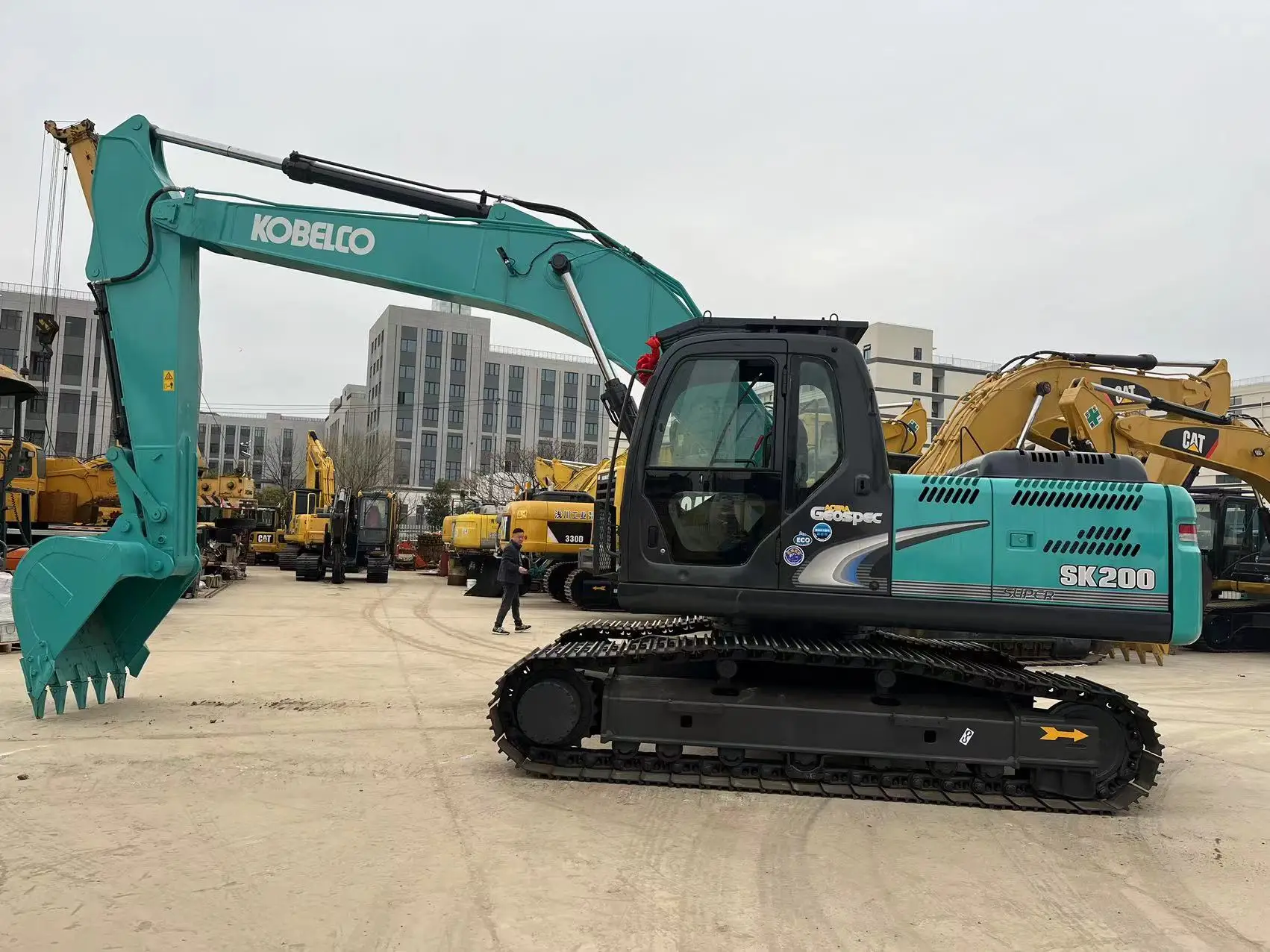 High productivity second hand excavator Japan Kobelco SK200 medium hydraulic excavator