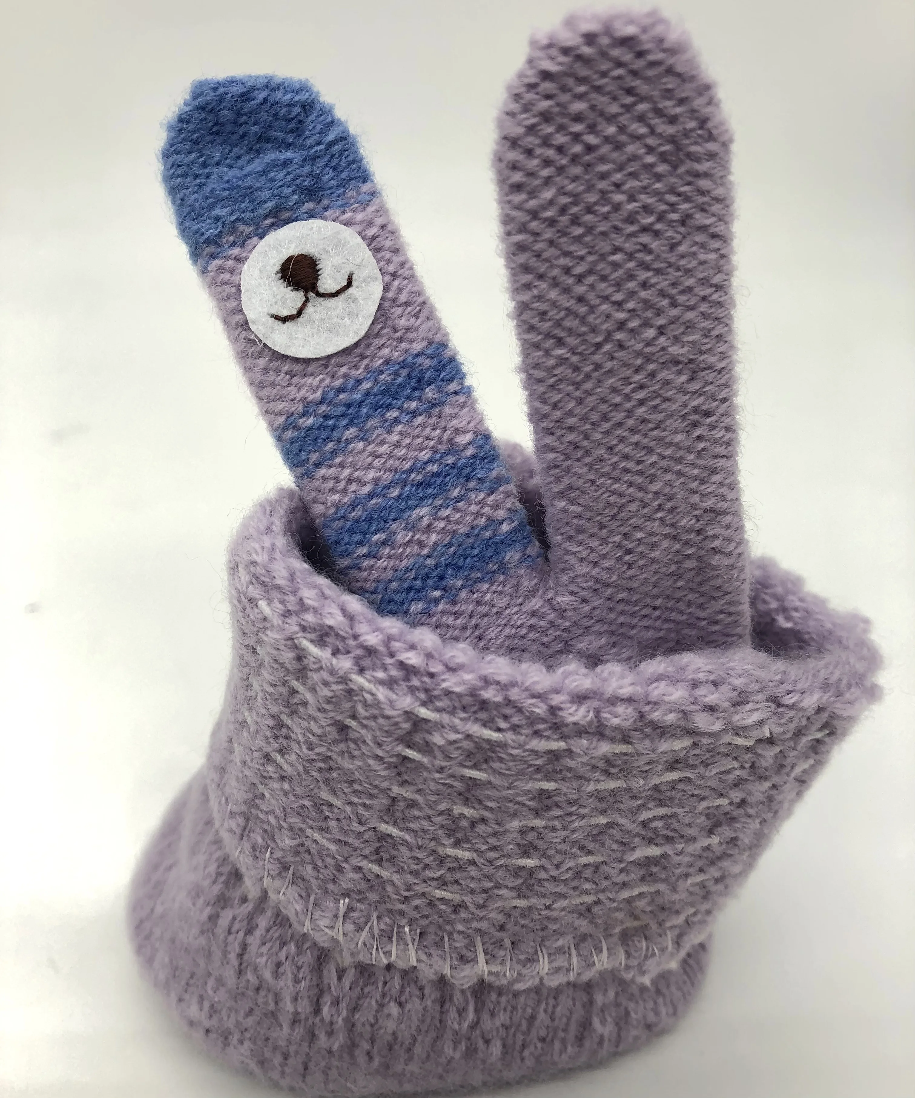 Factory direct sale touch screen knit winter gloves warm gloves Embroidery decoration finger gloves