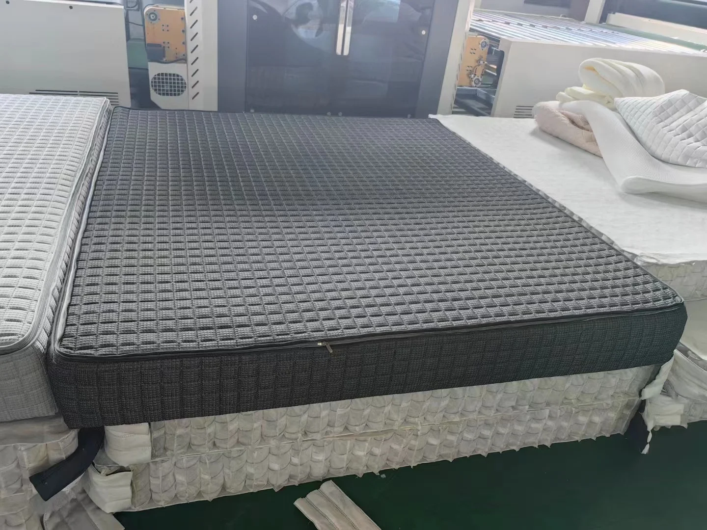 King size luxury bed sponge mattress Hilton comfort five star hotel pocket spring gel memory foam mattress USA