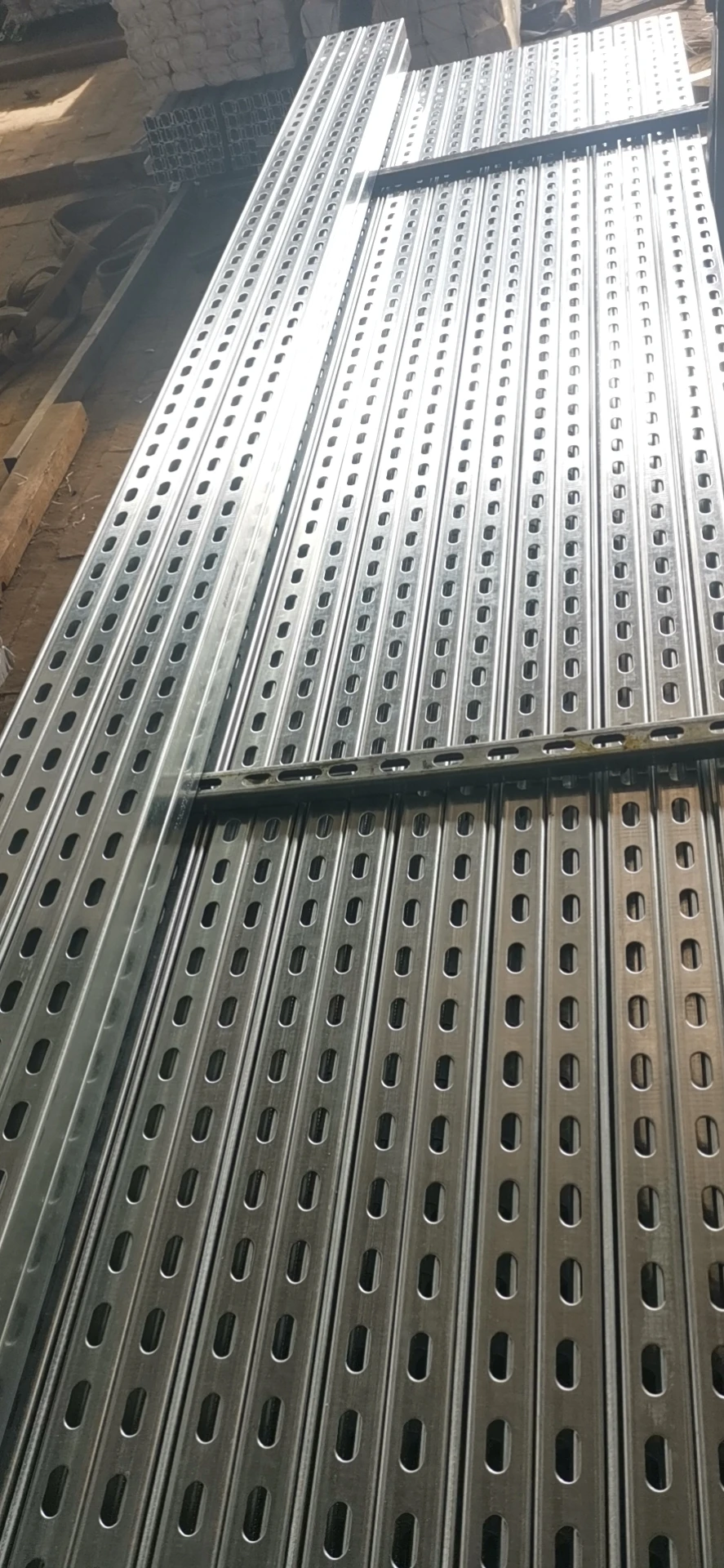 Factory supply hot dip galvanized strut slotted C channel steel Unistrut Channel