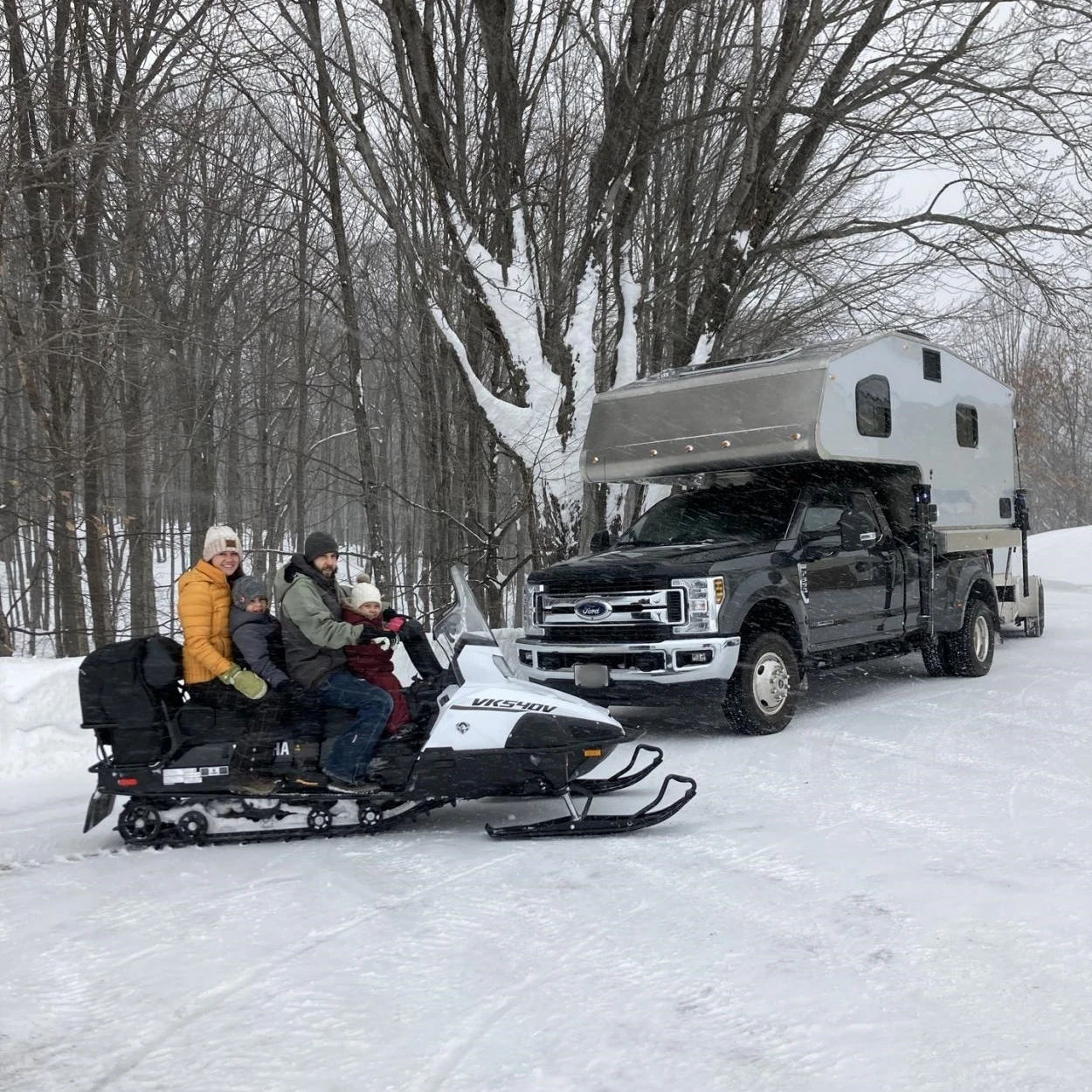 2024 Hot Style Offroad Motorhomes Pop-Up Caravan Concession Truck Camper Shell Slide for Camping and Travel