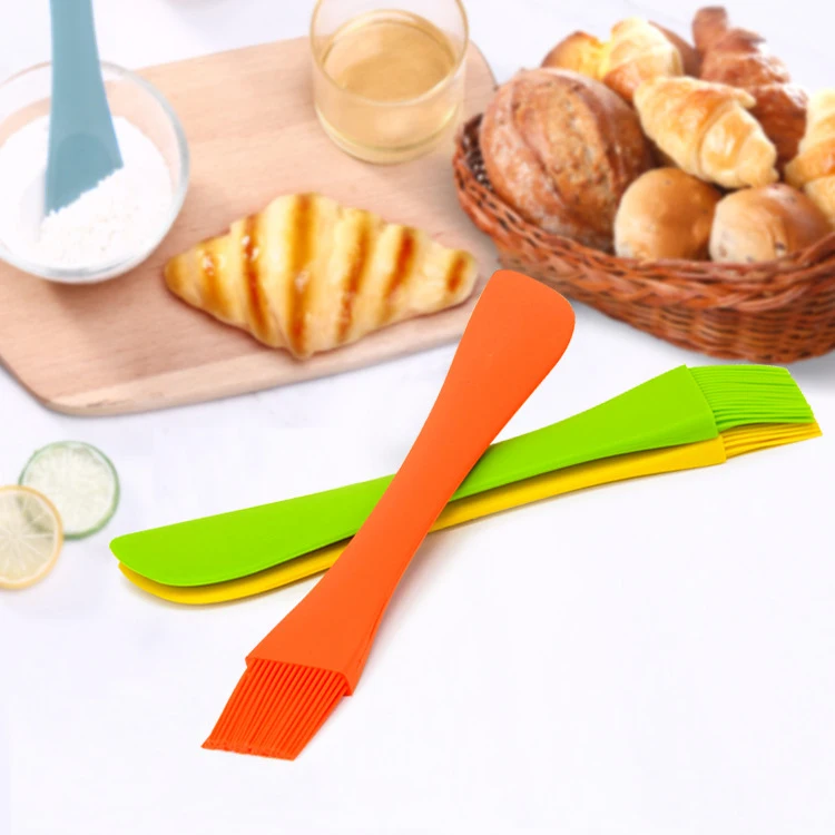 Hot selling multifunction 2 in 1 bbq brush silicone pastry basting silicon cake scraper