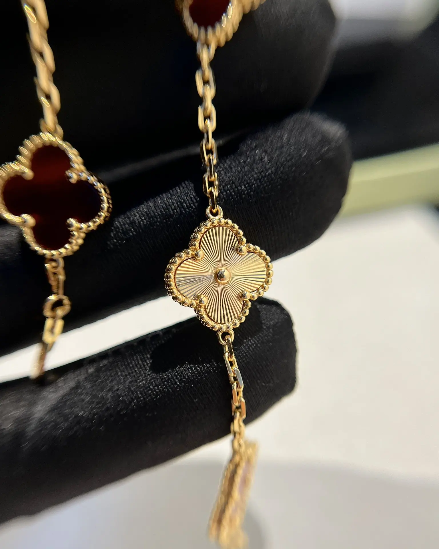 Exquisite Four-leaf Clover Jewelry 925 Sterling Silver Charm bracelet Silver silica bracelet S925 Clover Jewelry set