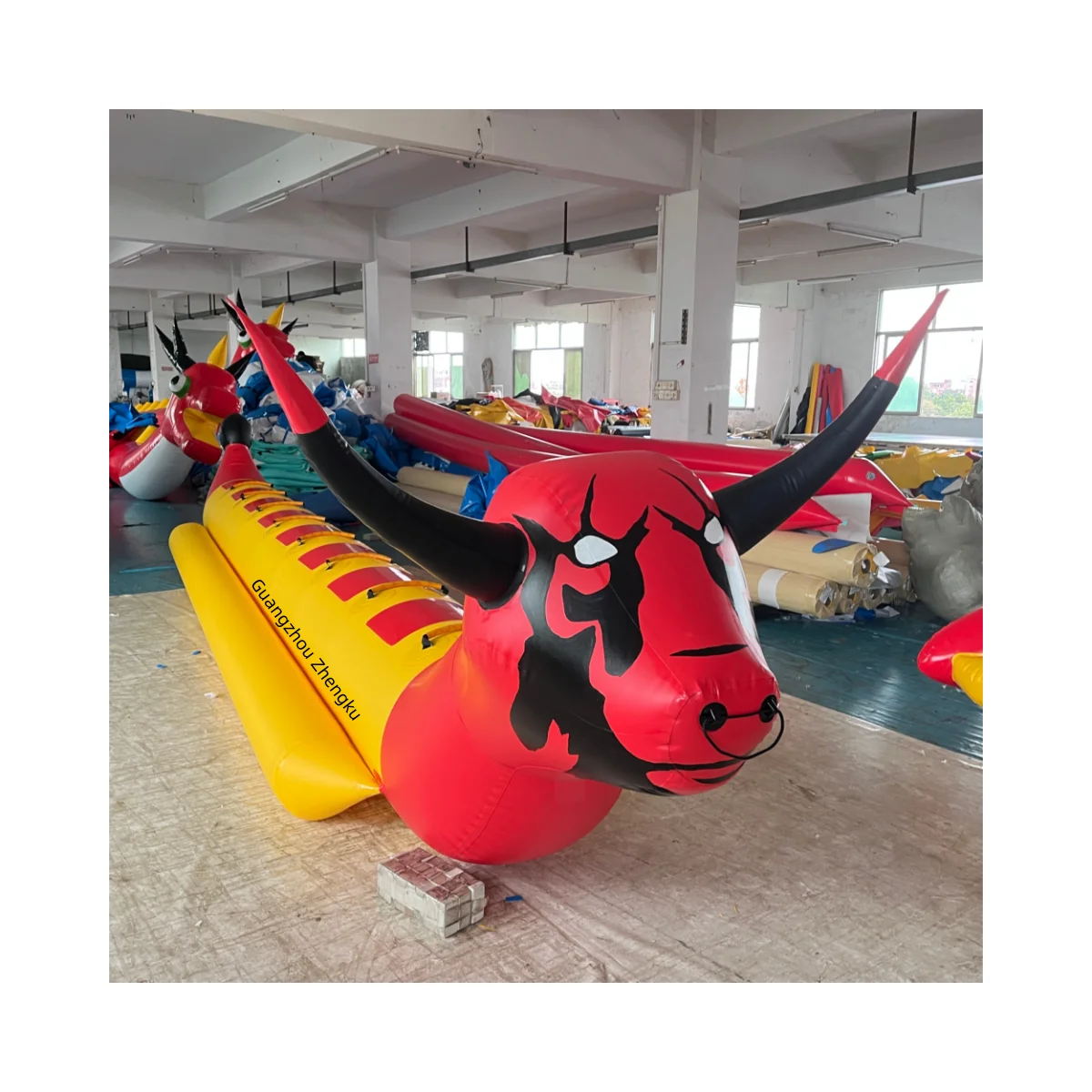 Commercial inflatable rider towable tube inflatable bull water toy banana boat for boating