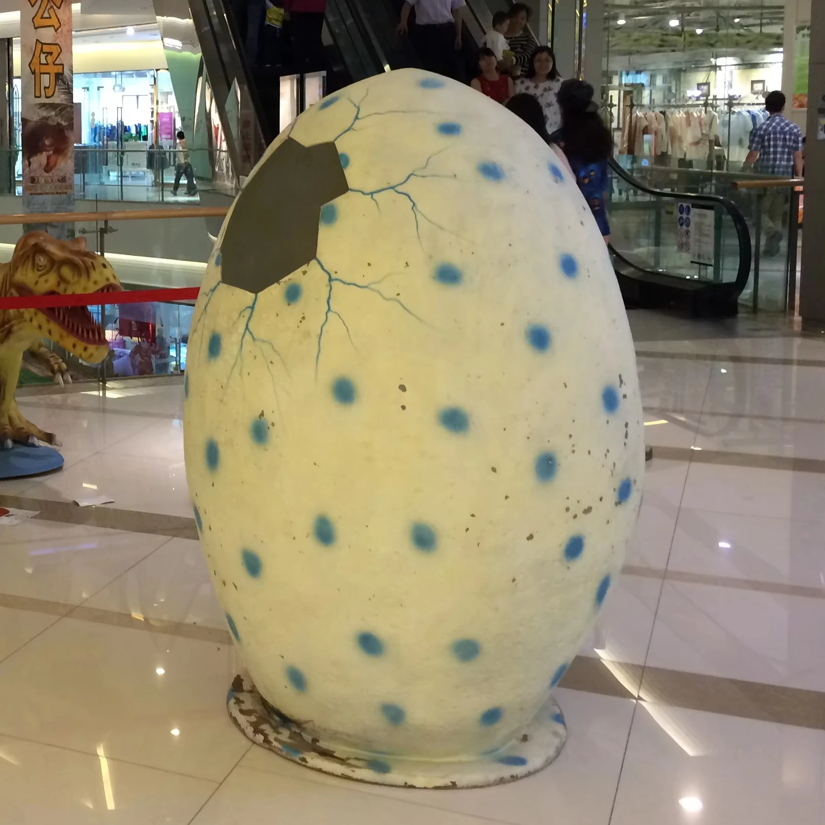 Custom Life-Size Indoor Fiberglass Dinosaur Egg Statue Outdoor Garden Adventure Sculpture for Shopping Malls Animatronic Model