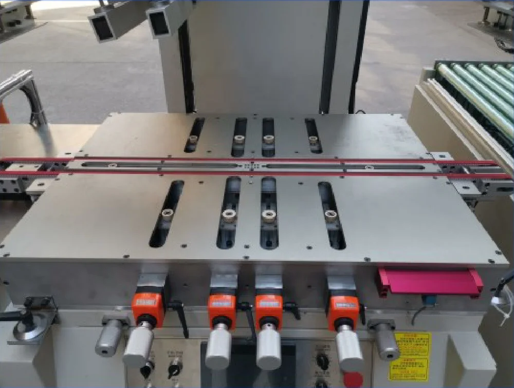 Automatic polycarbonate nameplate silk screen printing machine