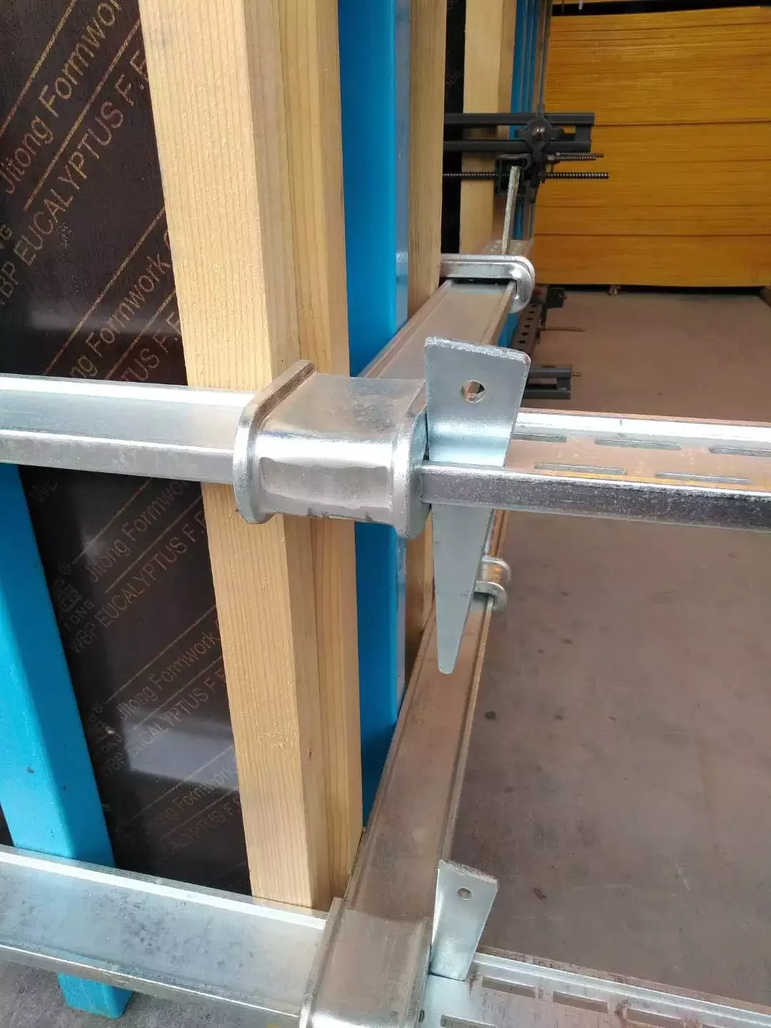 Top quality Natural Metal Finished Shuttering Column with factory prices