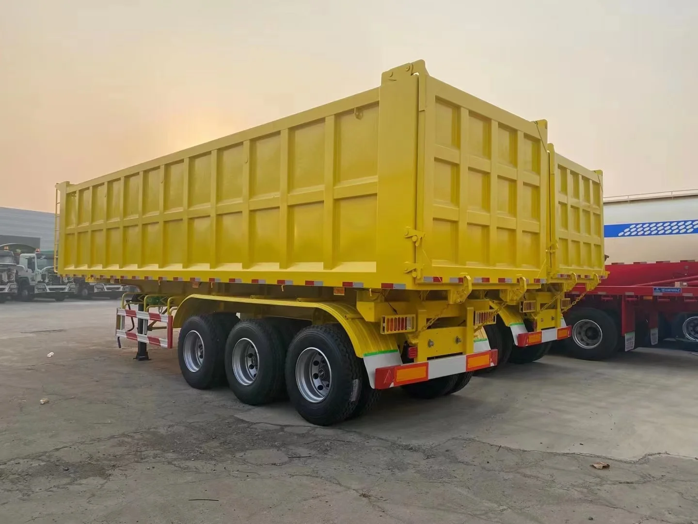 Tri-Axles 28CBM Dump Semi Trailer For Saudi Large quantity inventory