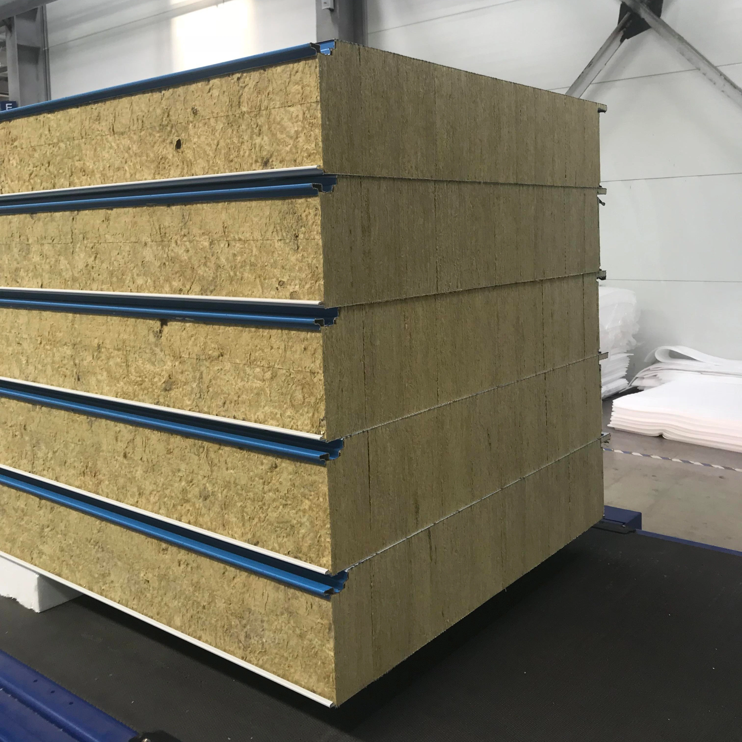 China duowei Noise and thermal insulated sandwich panel wall cladding