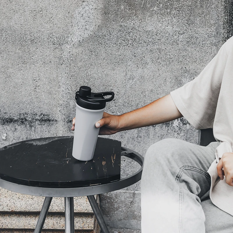 Пользовательский логотип 304 из нержавеющей стали тренажерный зал шейкер бутылка для воды идеально подходит для любителей протеинового коктейля