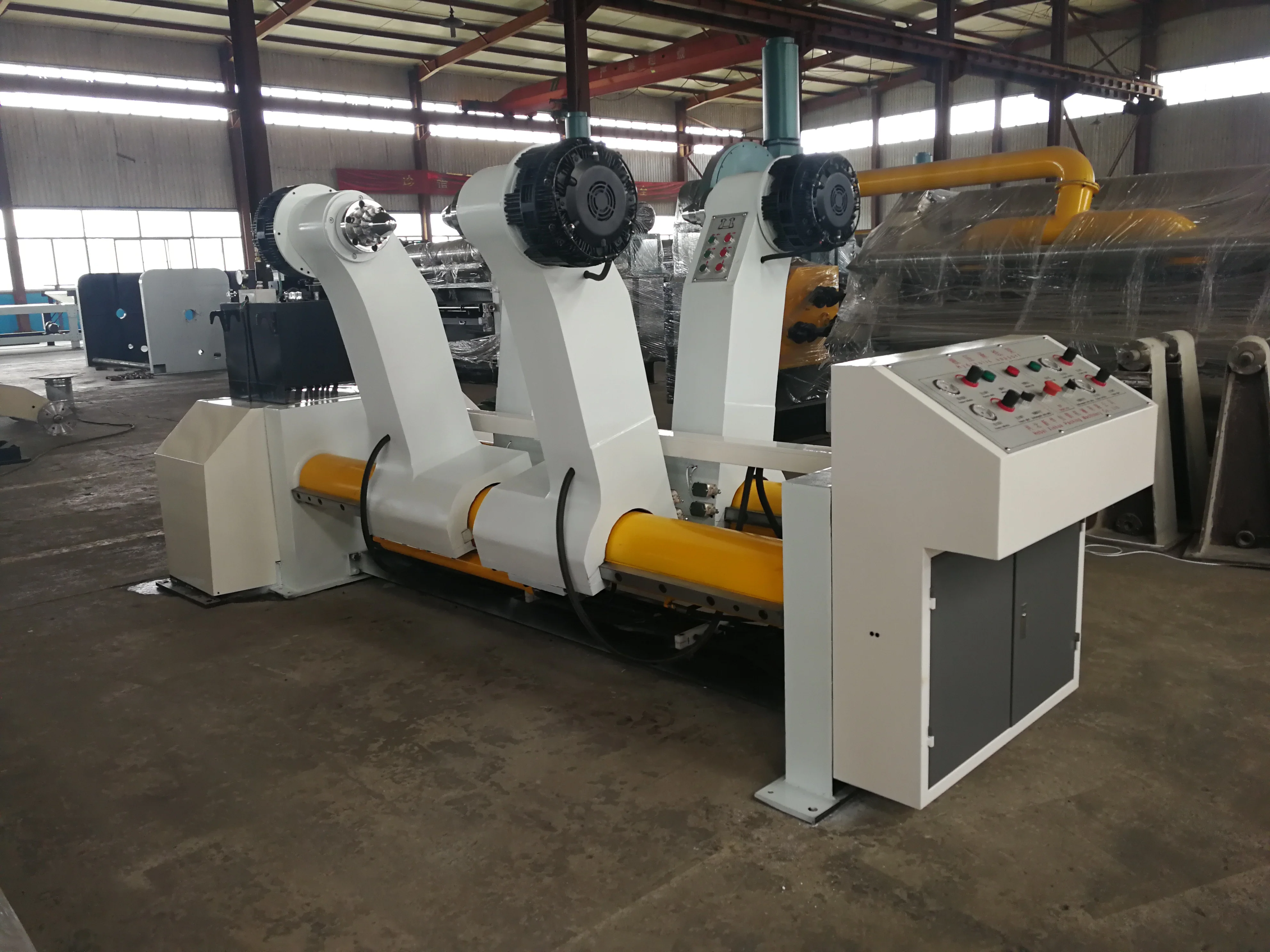 1400 - 1800 mm Width Reel Paper Shaftless Hydraulic Mill Roll Stand For 3 5 7 Layer Paperboard Production Line